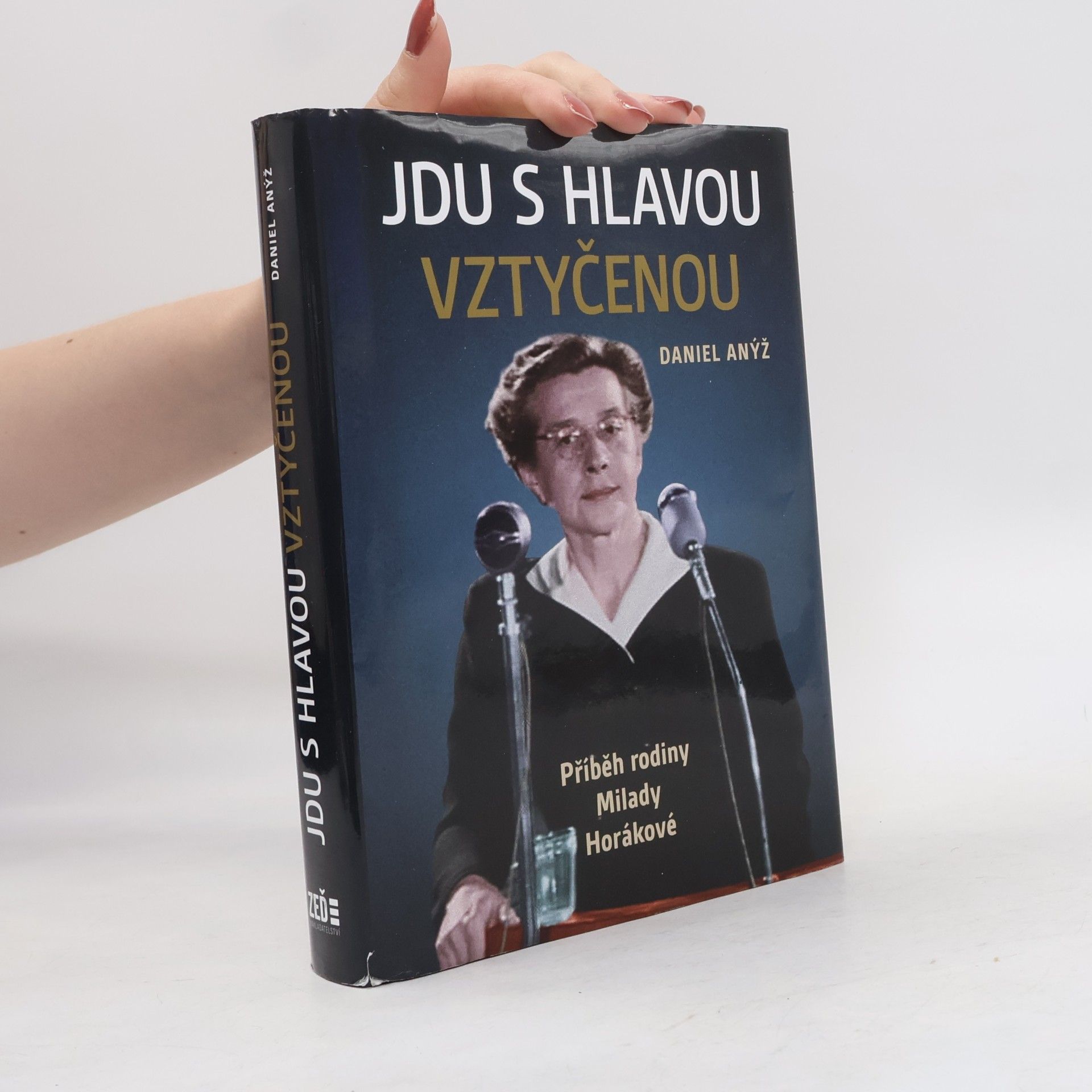 Daniel Anýž Jdu s hlavou vztyčenou. Příběh rodiny Milady Horákové