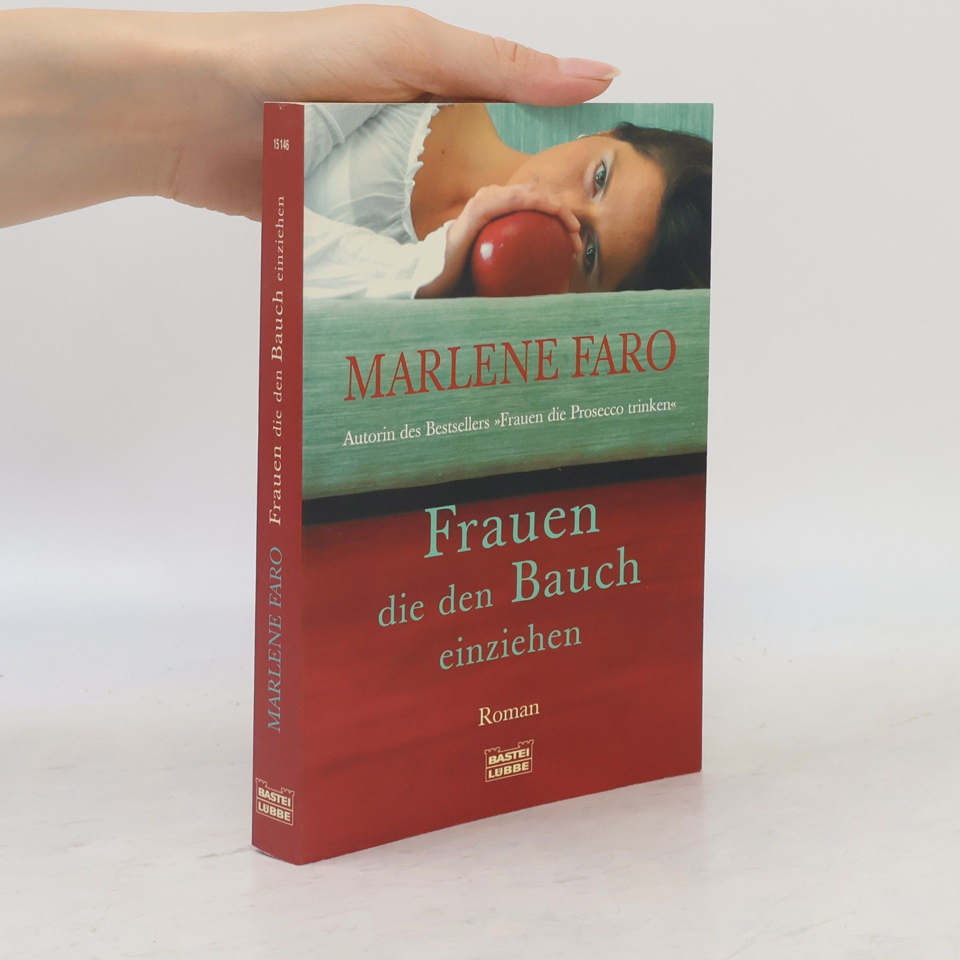 Marlene Faro Frauen, die den Bauch einziehen