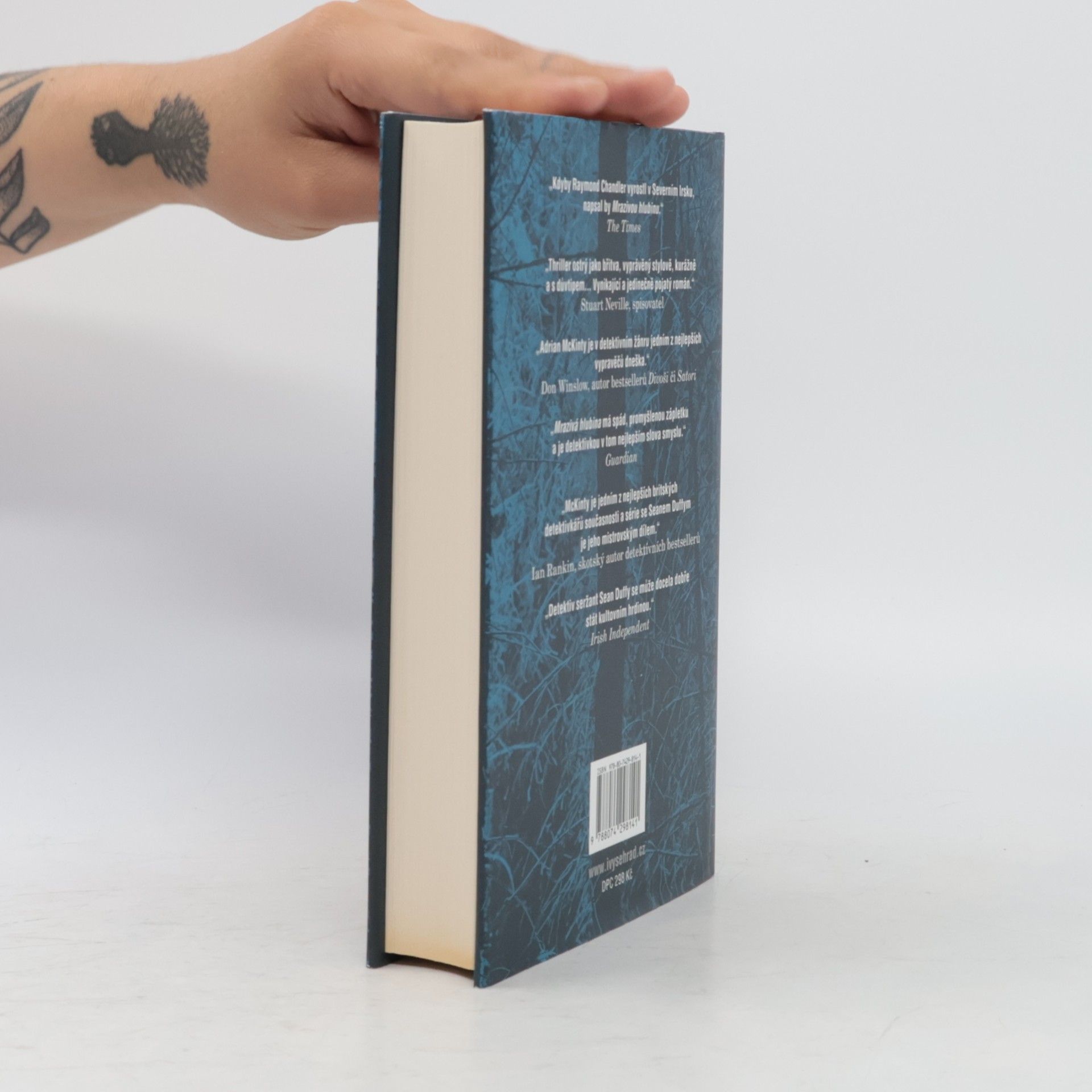 Adrian McKinty Mrazivá hlubina