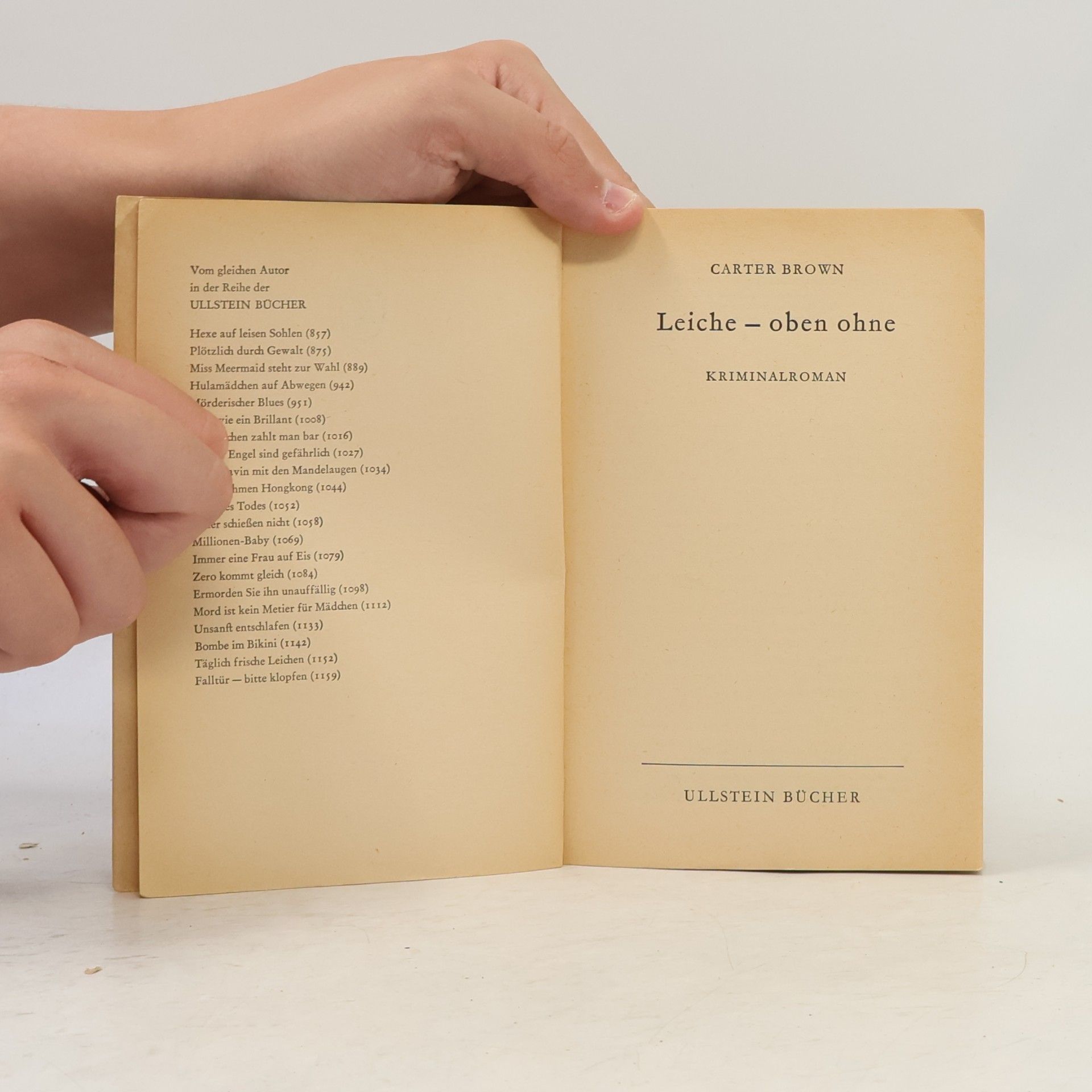 Carter Brown Leiche - oben ohne
