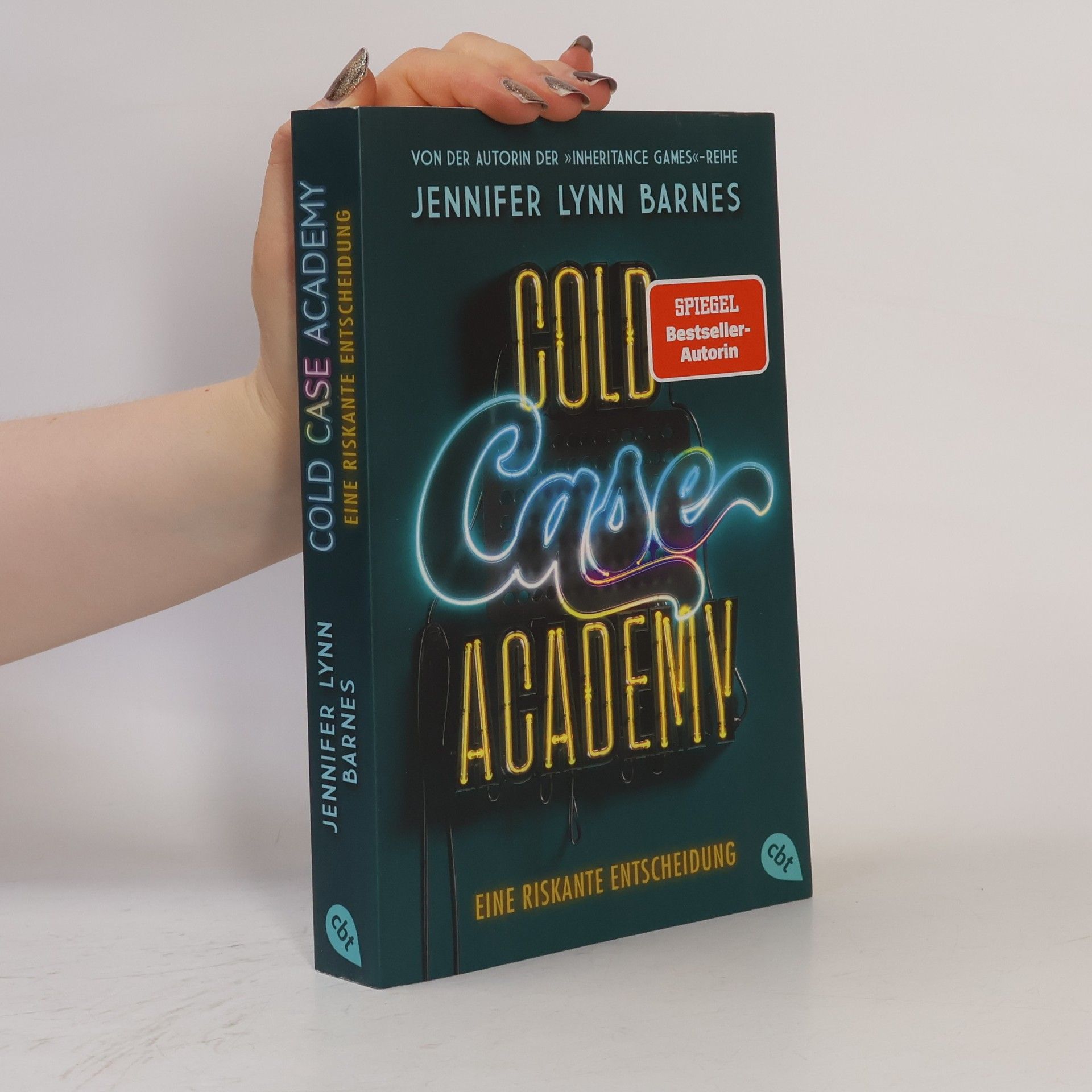 Jennifer Lynn Barnes Cold Case Academy – Eine riskante Entscheidung. Die rasante Thriller-Reihe der Bestsellerautorin der »The Inheritance Games«-Reihe