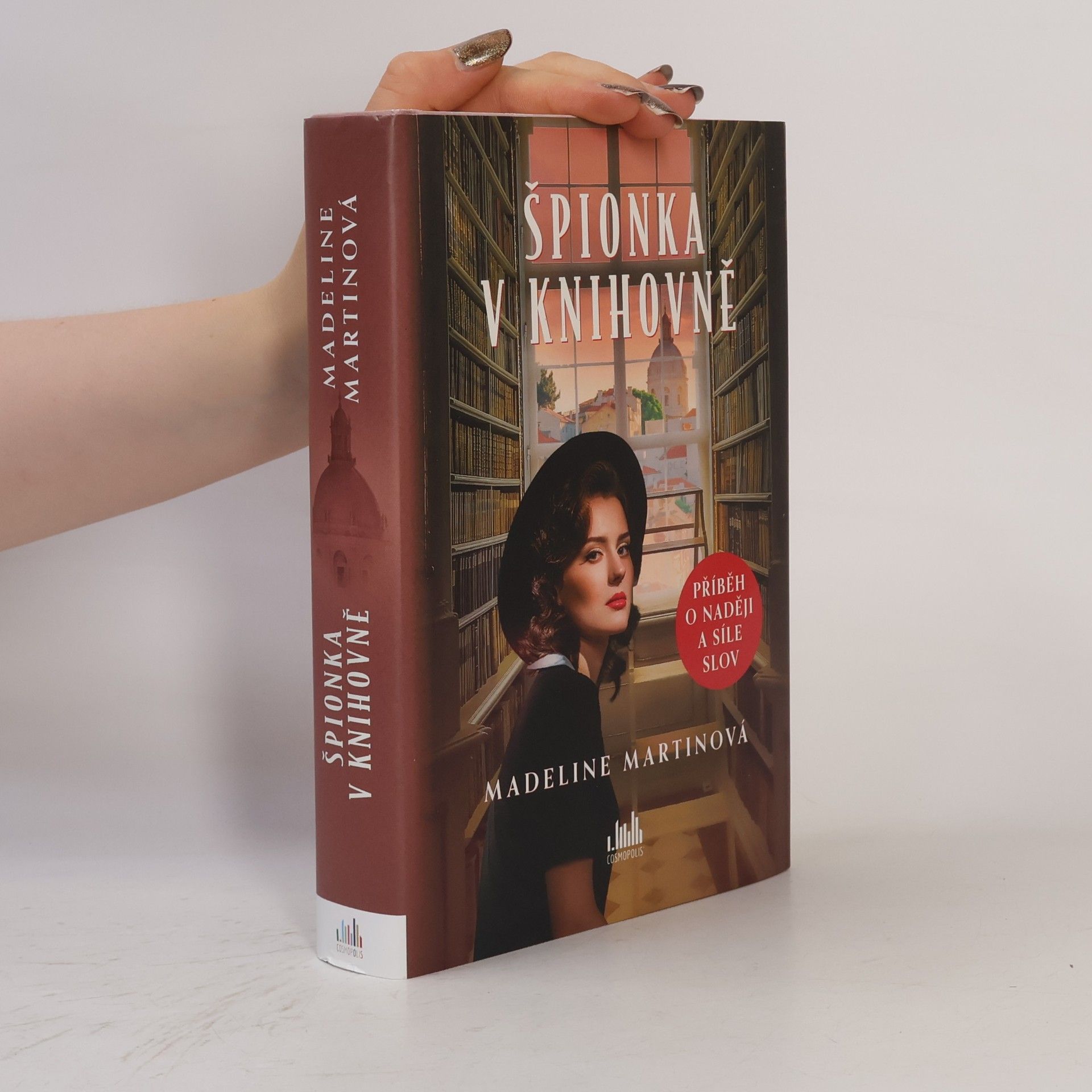 Madeline Martin Špionka v knihovně