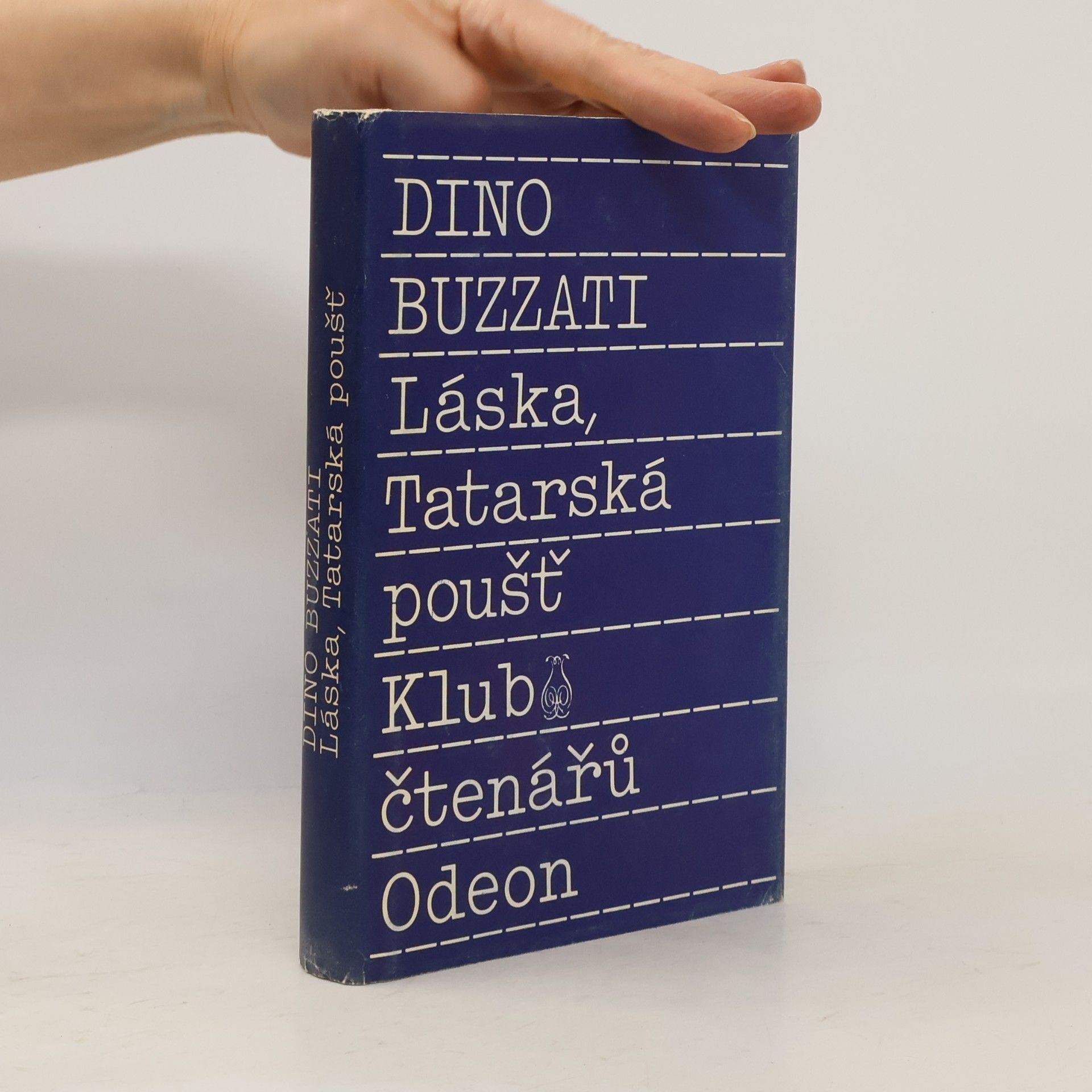 Dino Buzzati Láska. Tatarská poušť
