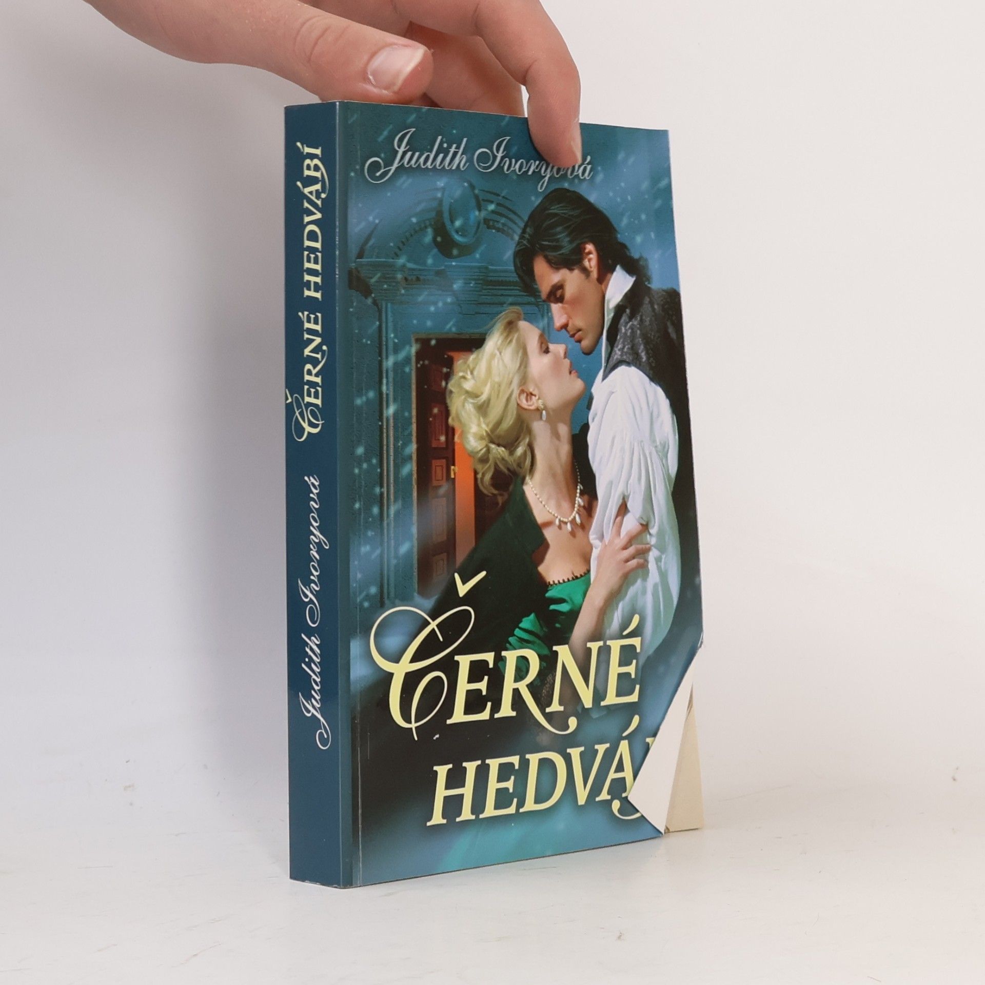 Judith Ivory Černé hedvábí
