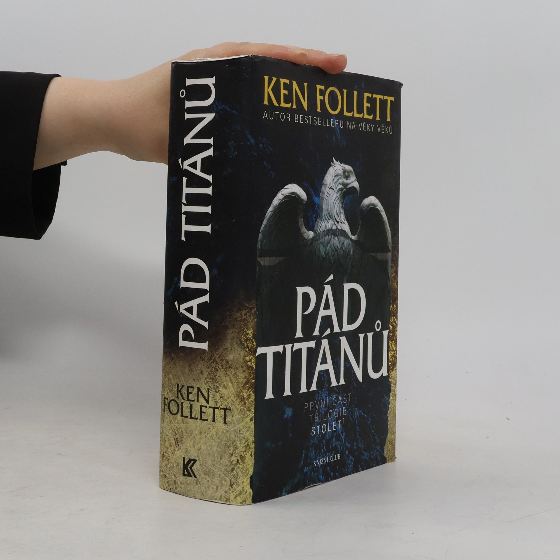 Ken Follett Pád titánů
