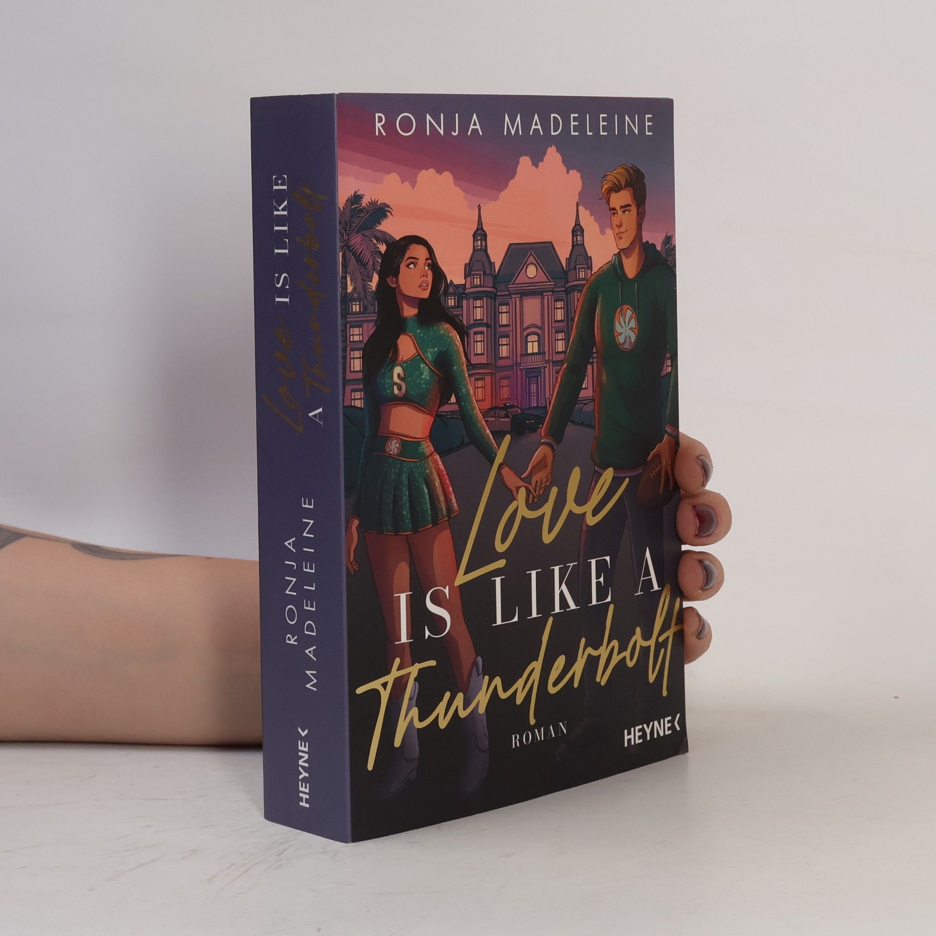 Ronja Madeleine Love is like a Thunderbolt