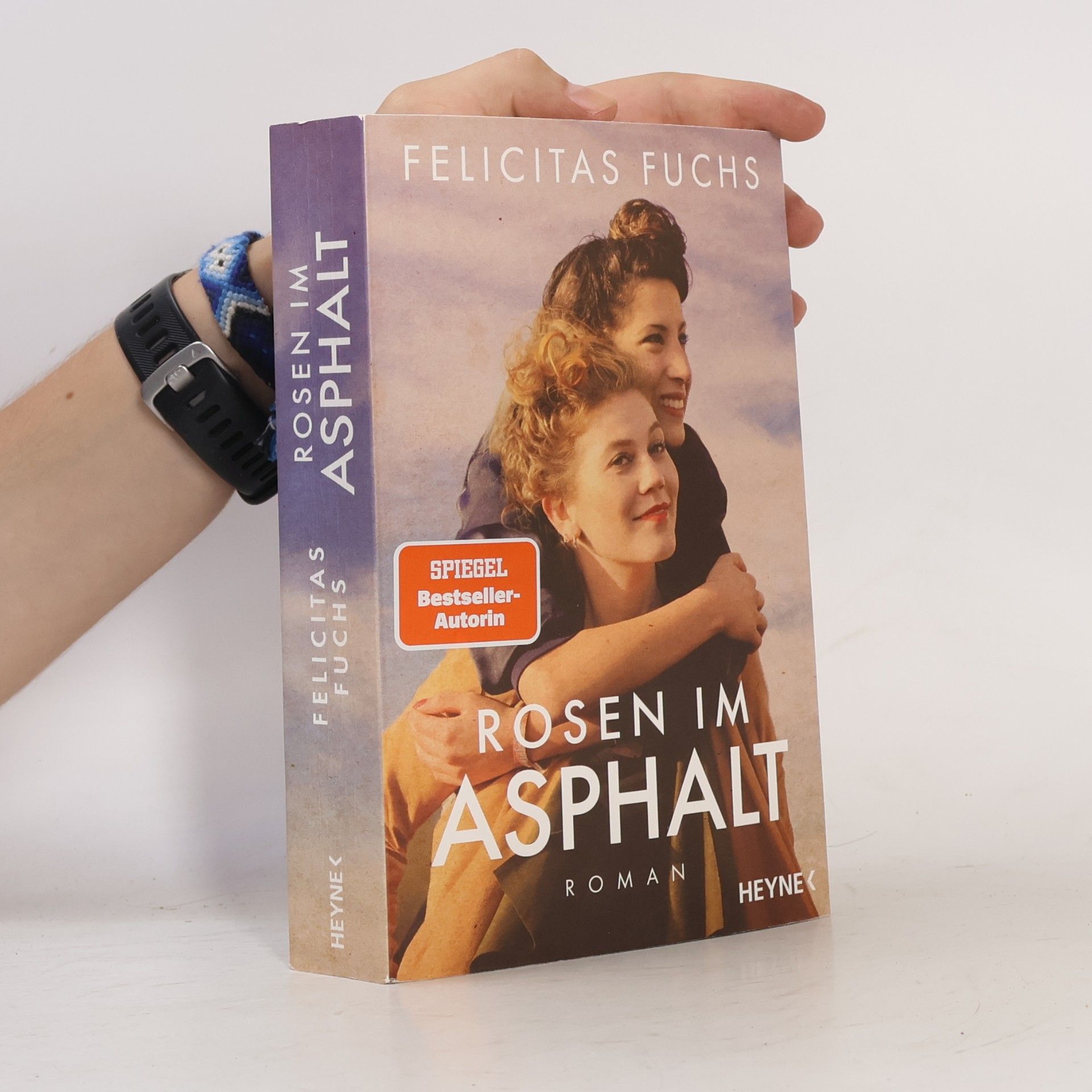 Felicitas Fuchs Rosen im Asphalt