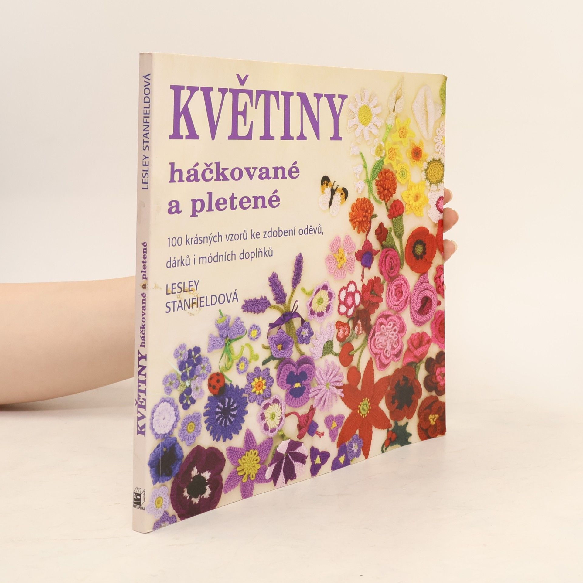 Lesley Stanfield Květiny háčkované a pletené