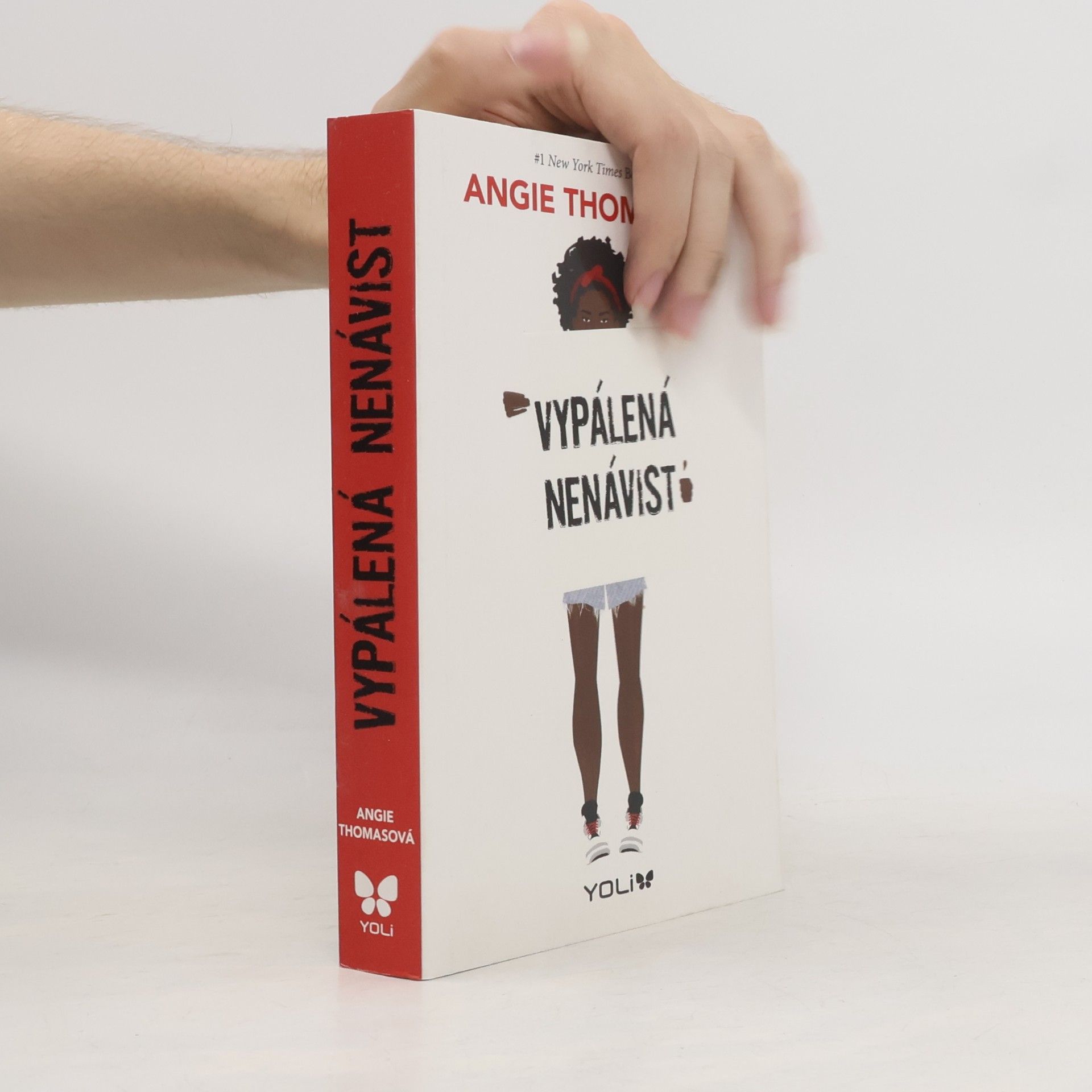 Angie Thomas Vypálená nenávist