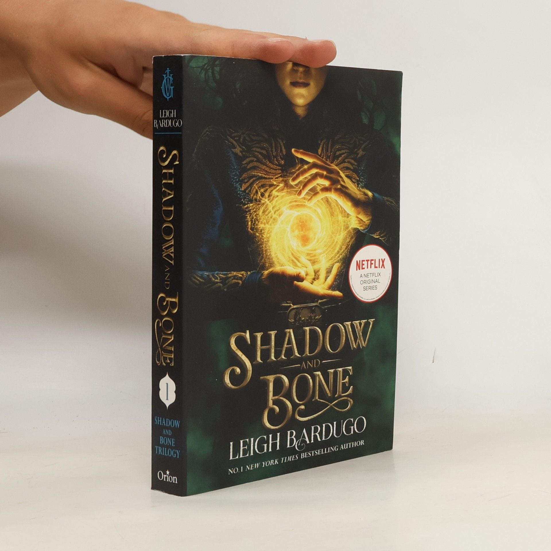 Leigh Bardugo Shadow and bone