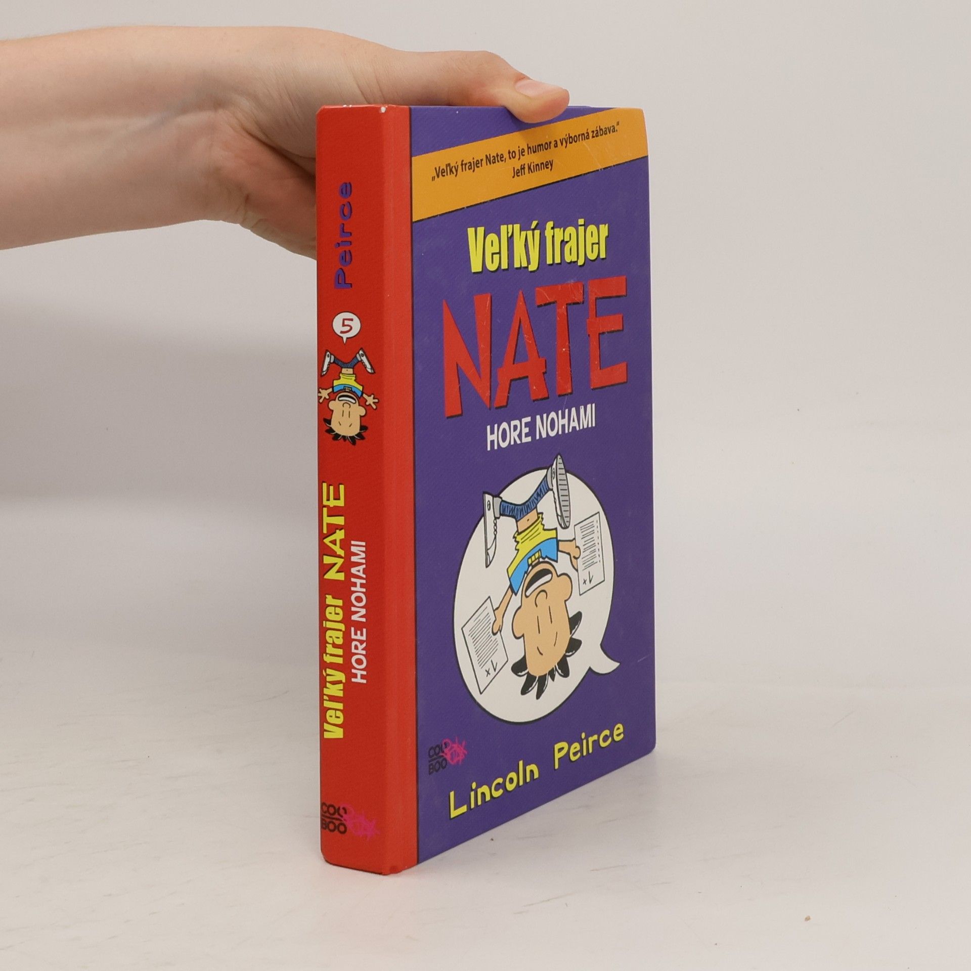 Lincoln Peirce Veľký frajer Nate: Hore nohami