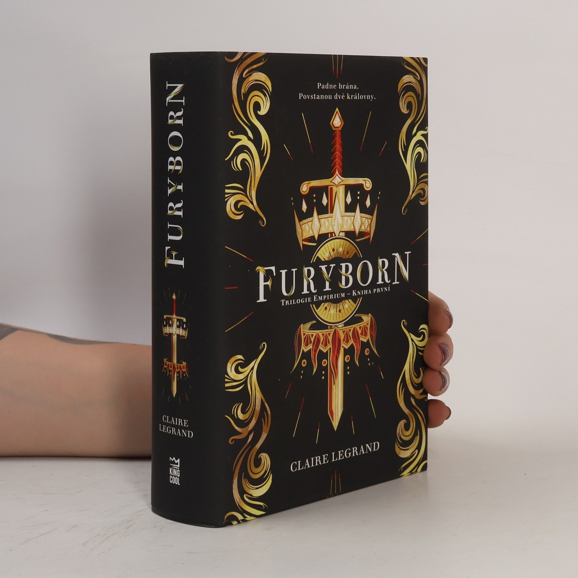 Claire Le Grand Furyborn. Trilogie Empirium - kniha první