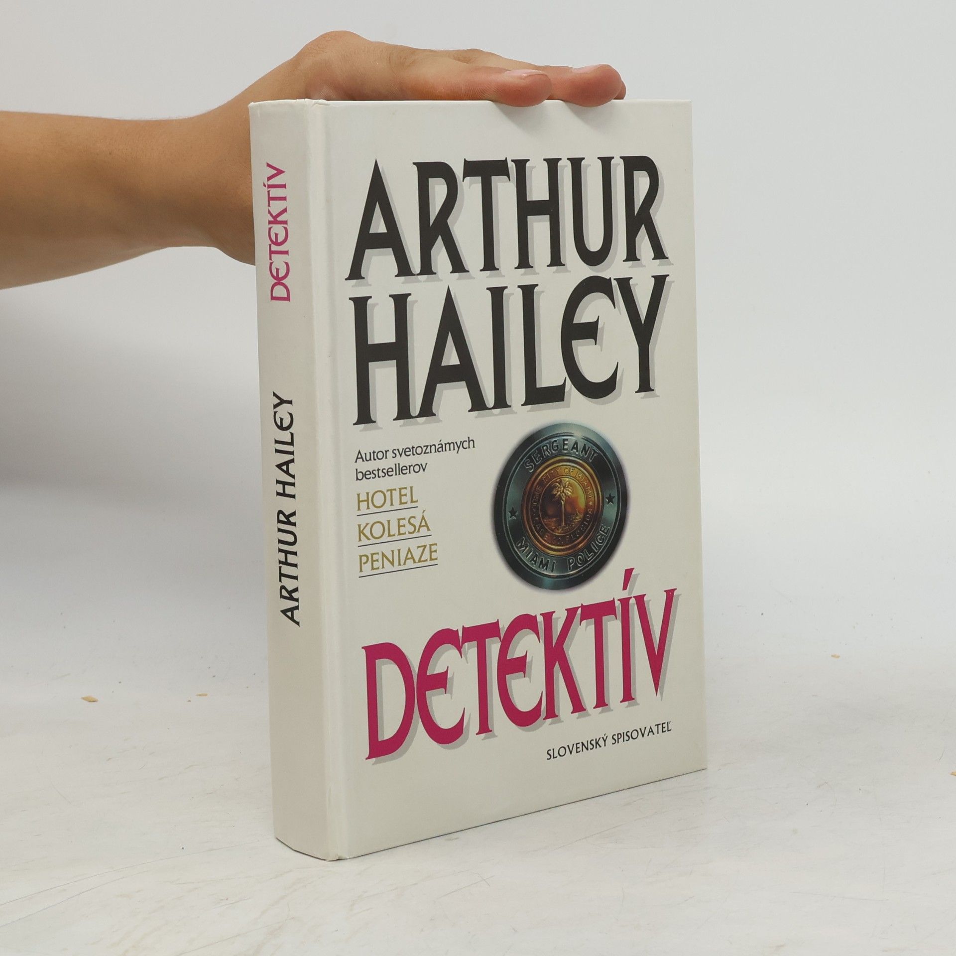 Arthur Hailey Detektív