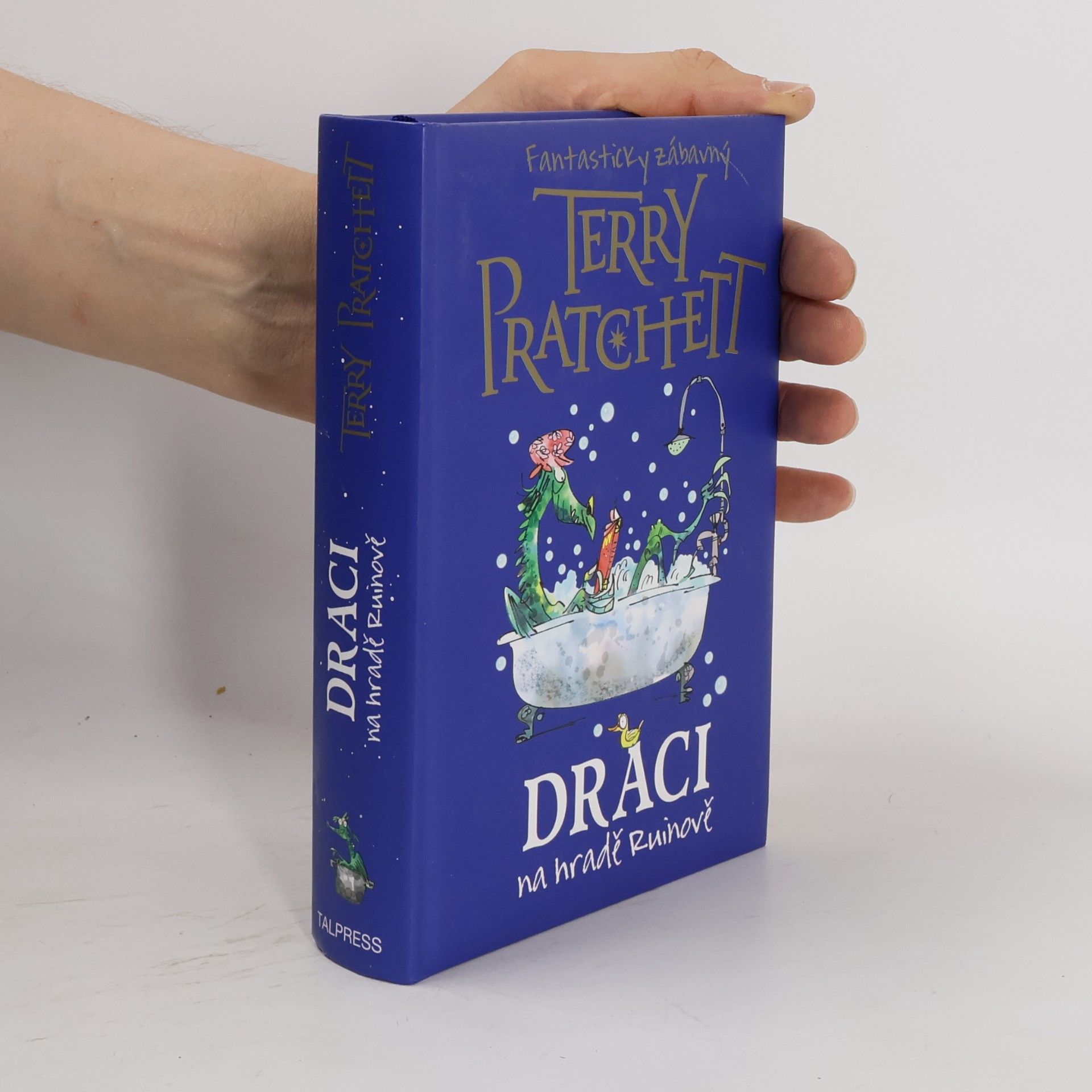 Terry Pratchett Draci na hradě Ruinově