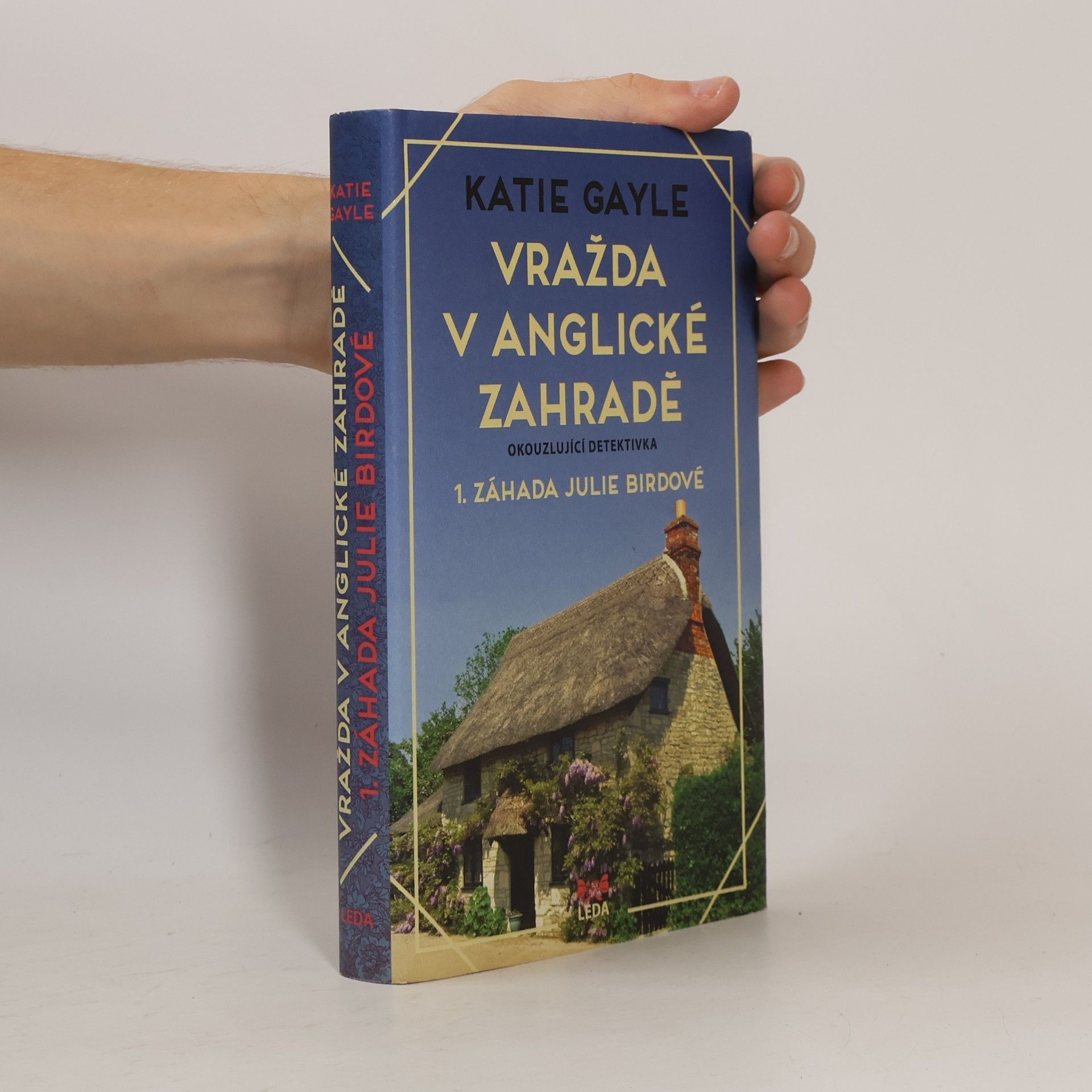 Katie Gayle Vražda v anglické zahradě 1. Záhada Julie Birdové