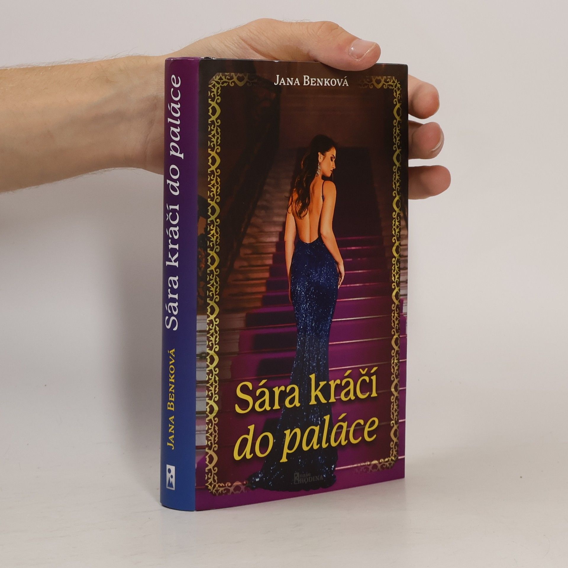 Jana Benková Sára kráčí do paláce