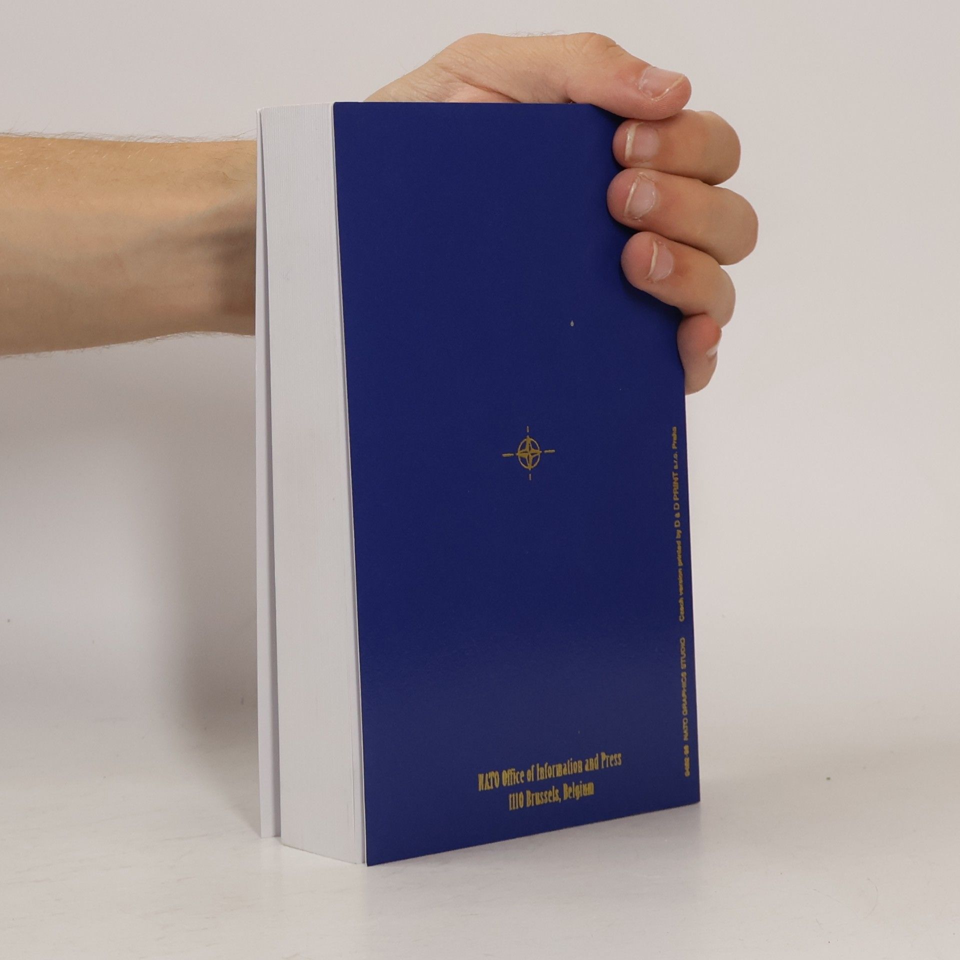 Various authors Příručka NATO. Vydání k 50. výročí