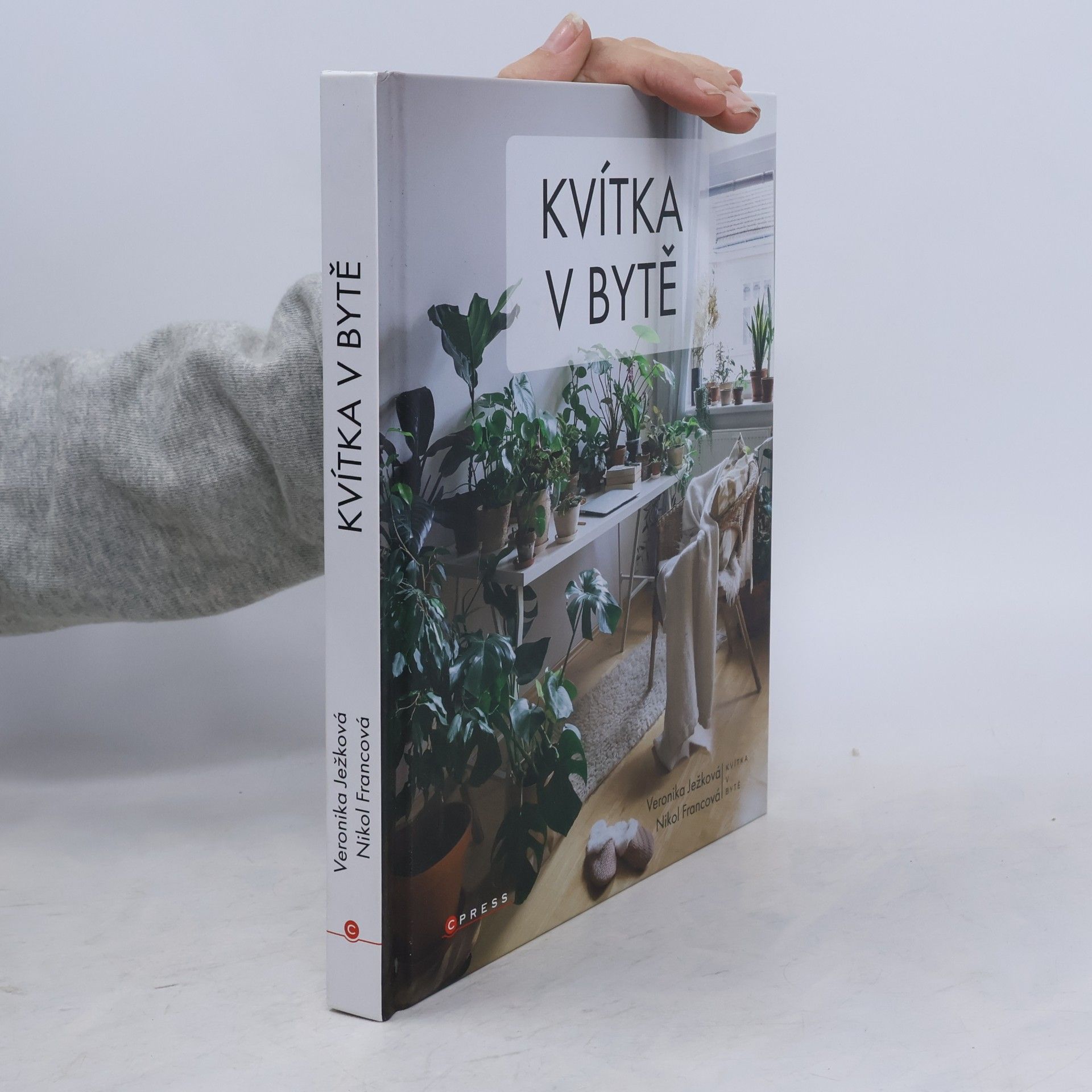 Nikol Francová Kvítka v bytě