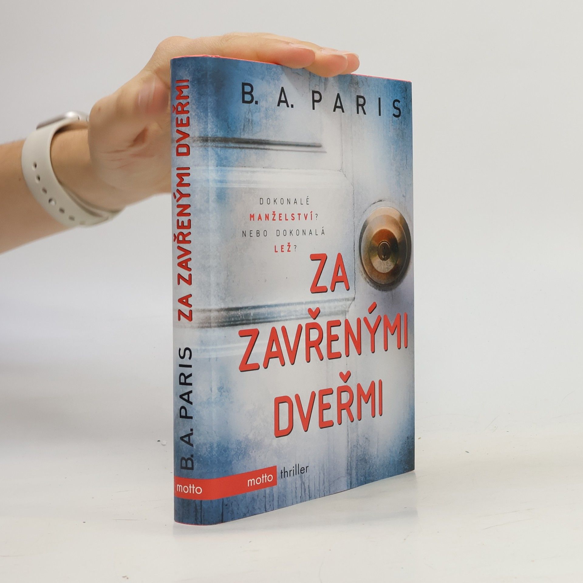 B.A. Paris Za zavřenými dveřmi