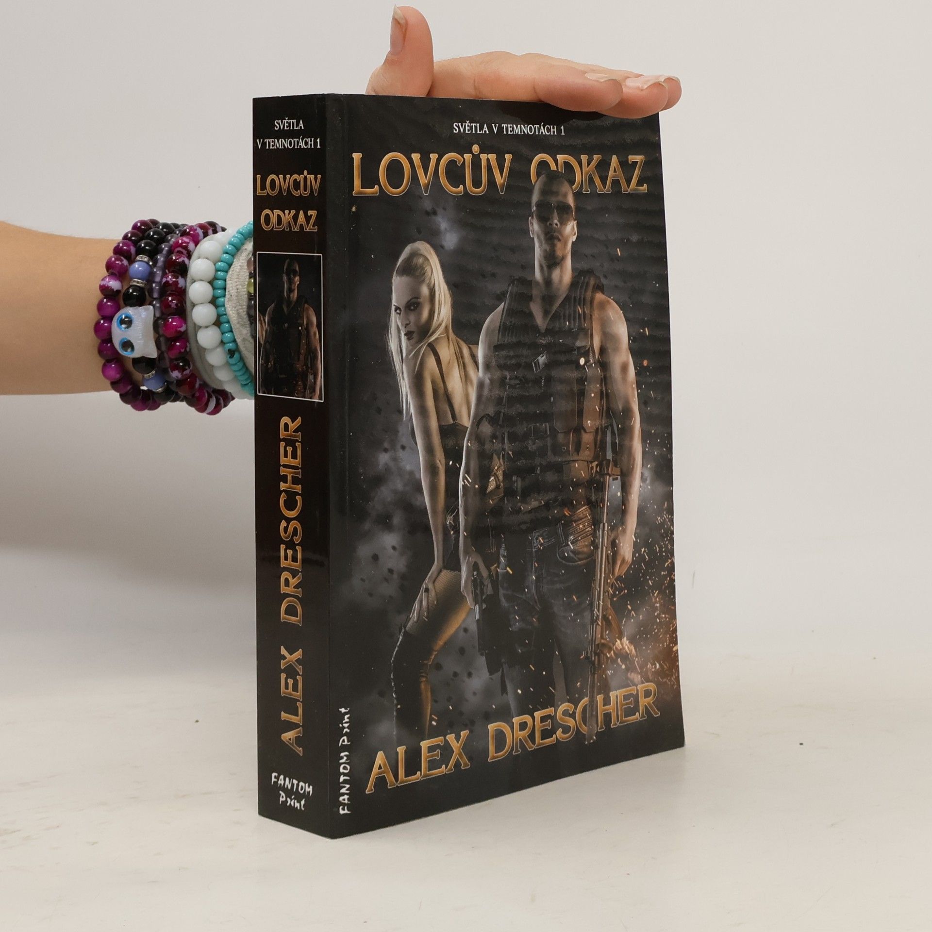 Alex Drescher Světla v temnotách. 1, Lovcův odkaz