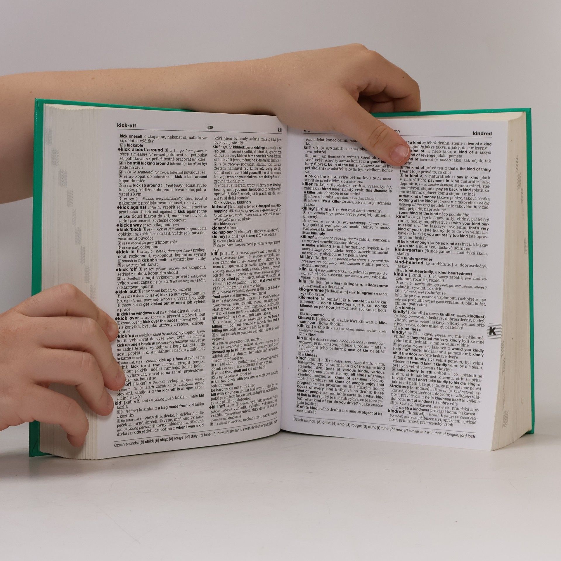 Autorenkollektiv English-Czech dictionary = Anglicko-český slovník