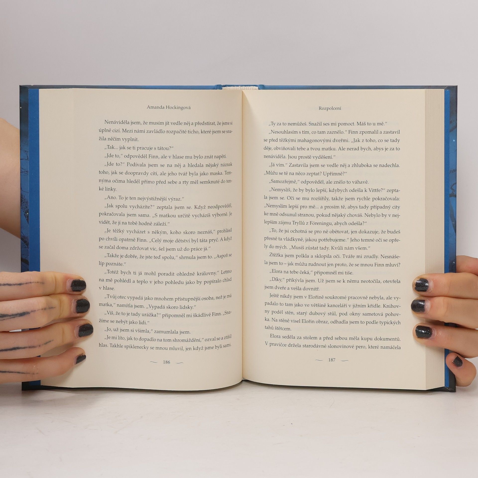 Amanda Hocking Rozpolcení. 2. část trilogie