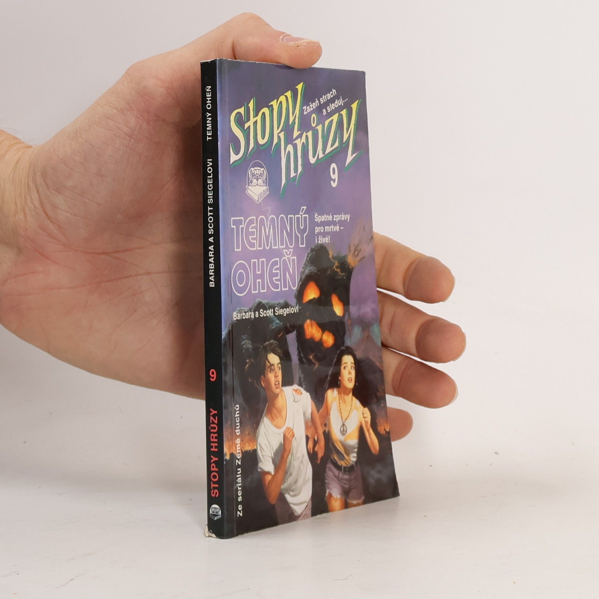 Scott Siegel Stopy hrůzy 9. Temný oheň