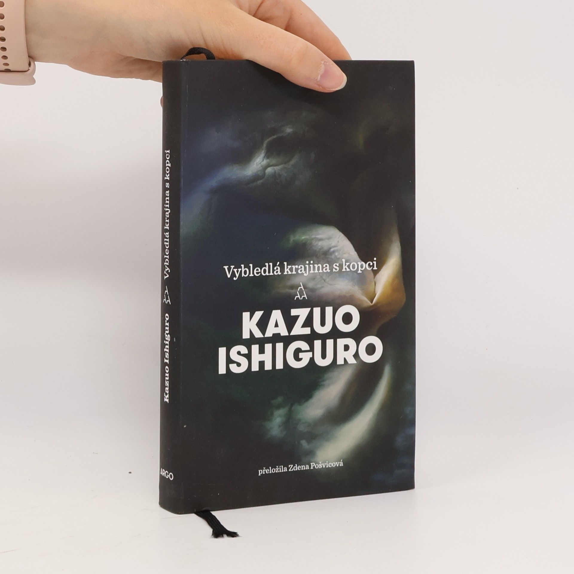 Kazuo Ishiguro Vybledlá krajina s kopci
