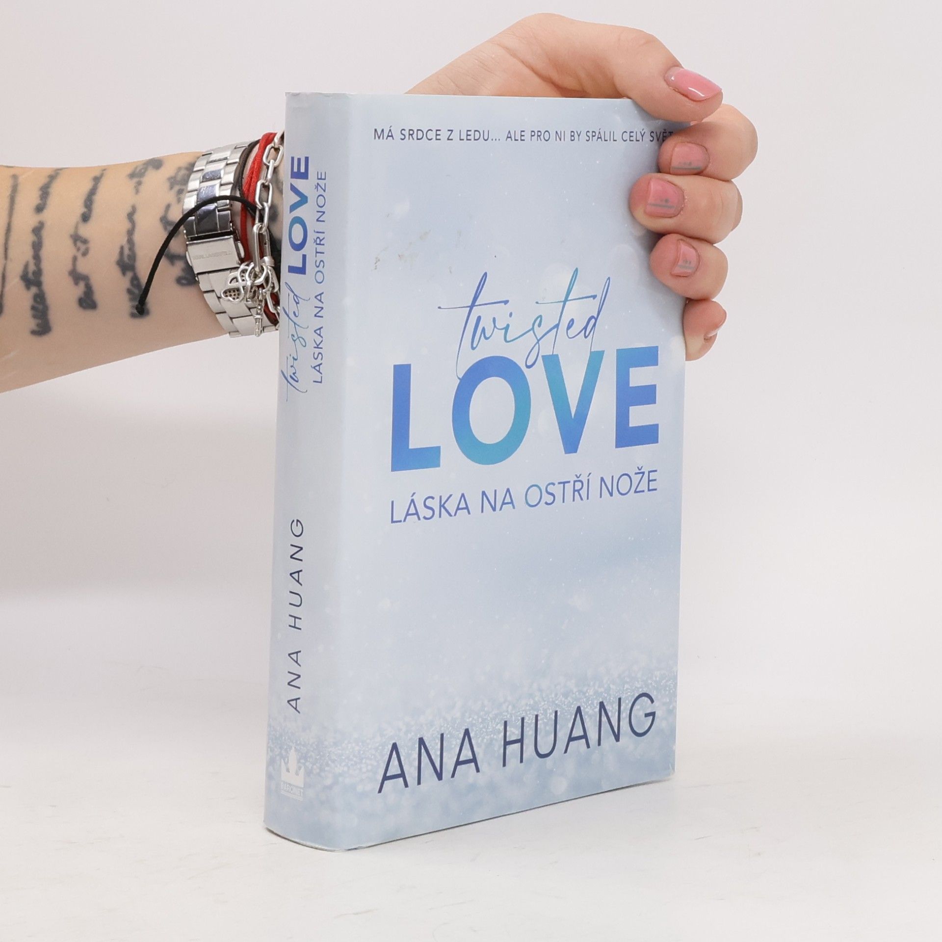Ana Huang Twisted Love. Láska na ostří nože