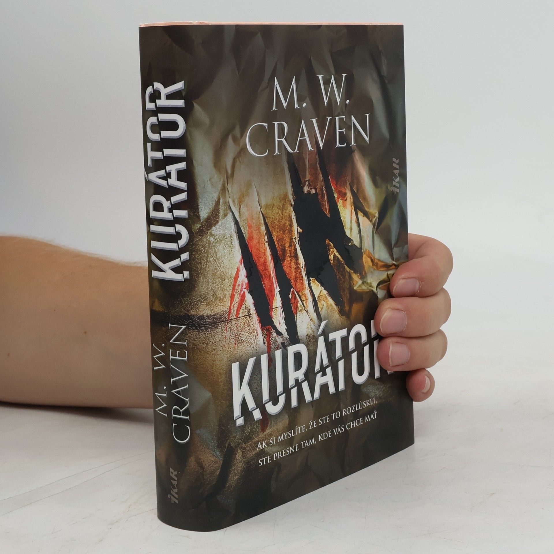 M. W. Craven Kurátor
