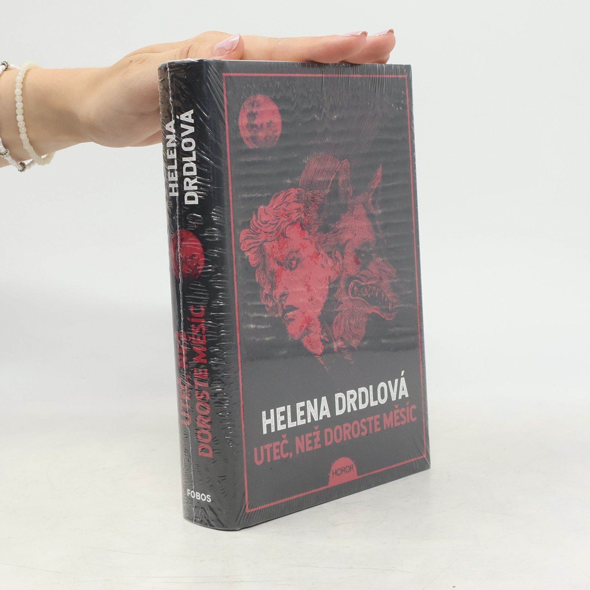 Helena Drdlová Uteč, než doroste měsíc