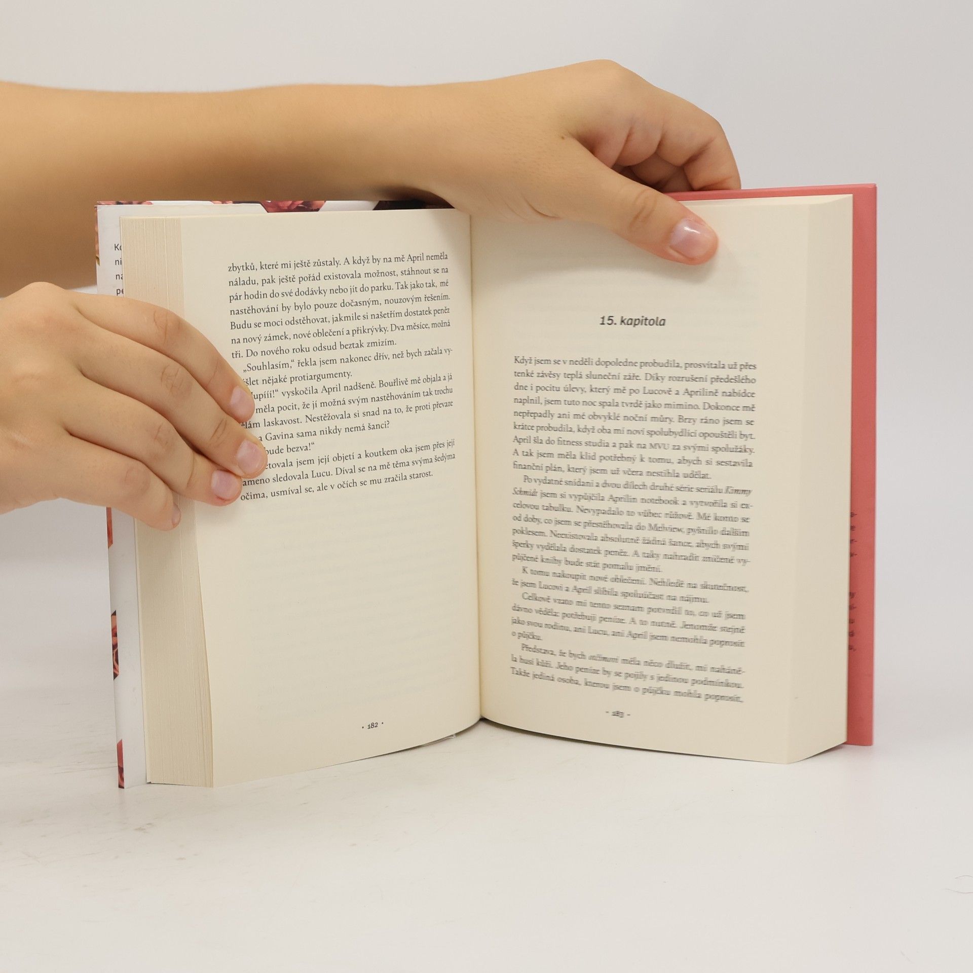 Laura Kneidl Nedotýkej se mě