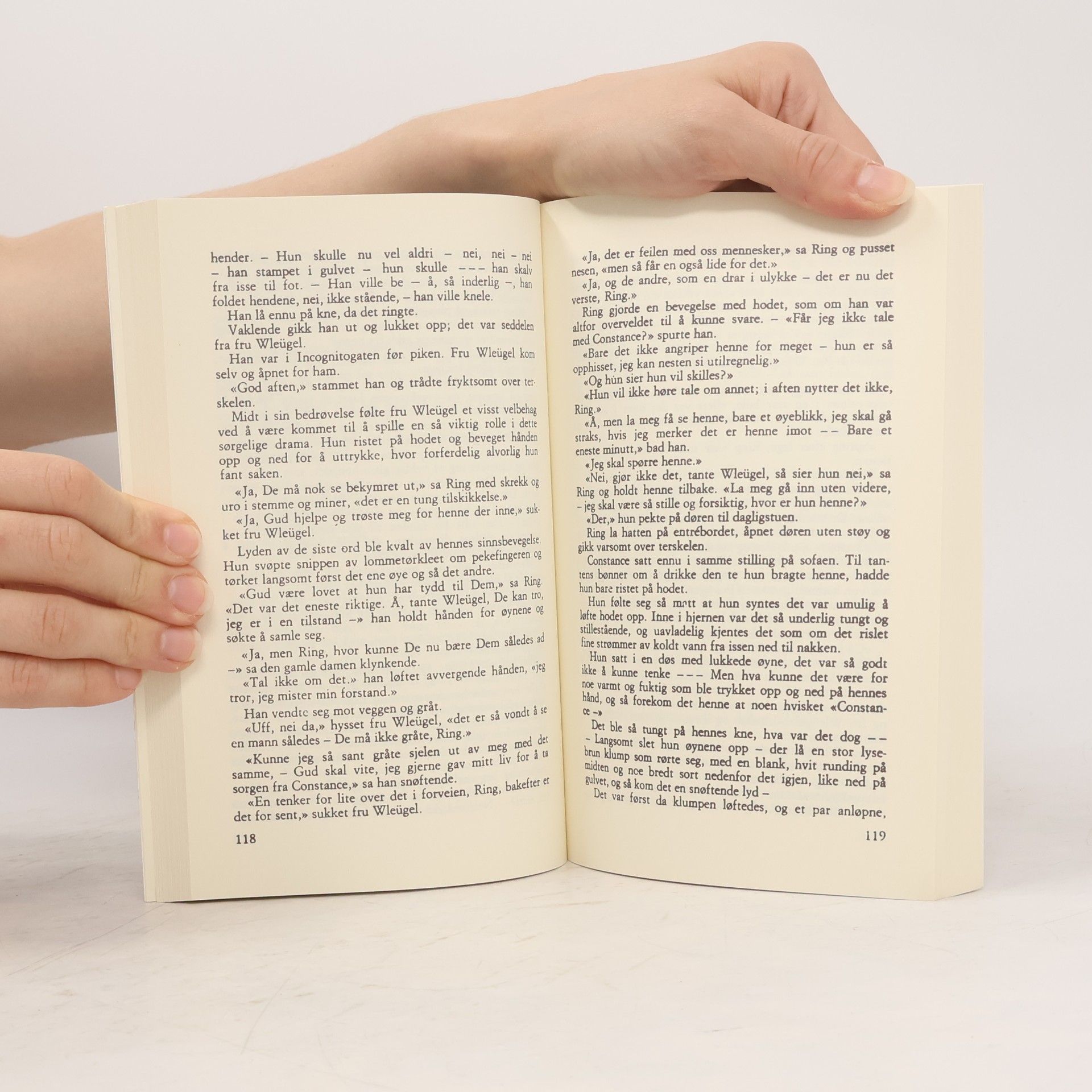 Amalie Skram Pax bok: Constance Ring