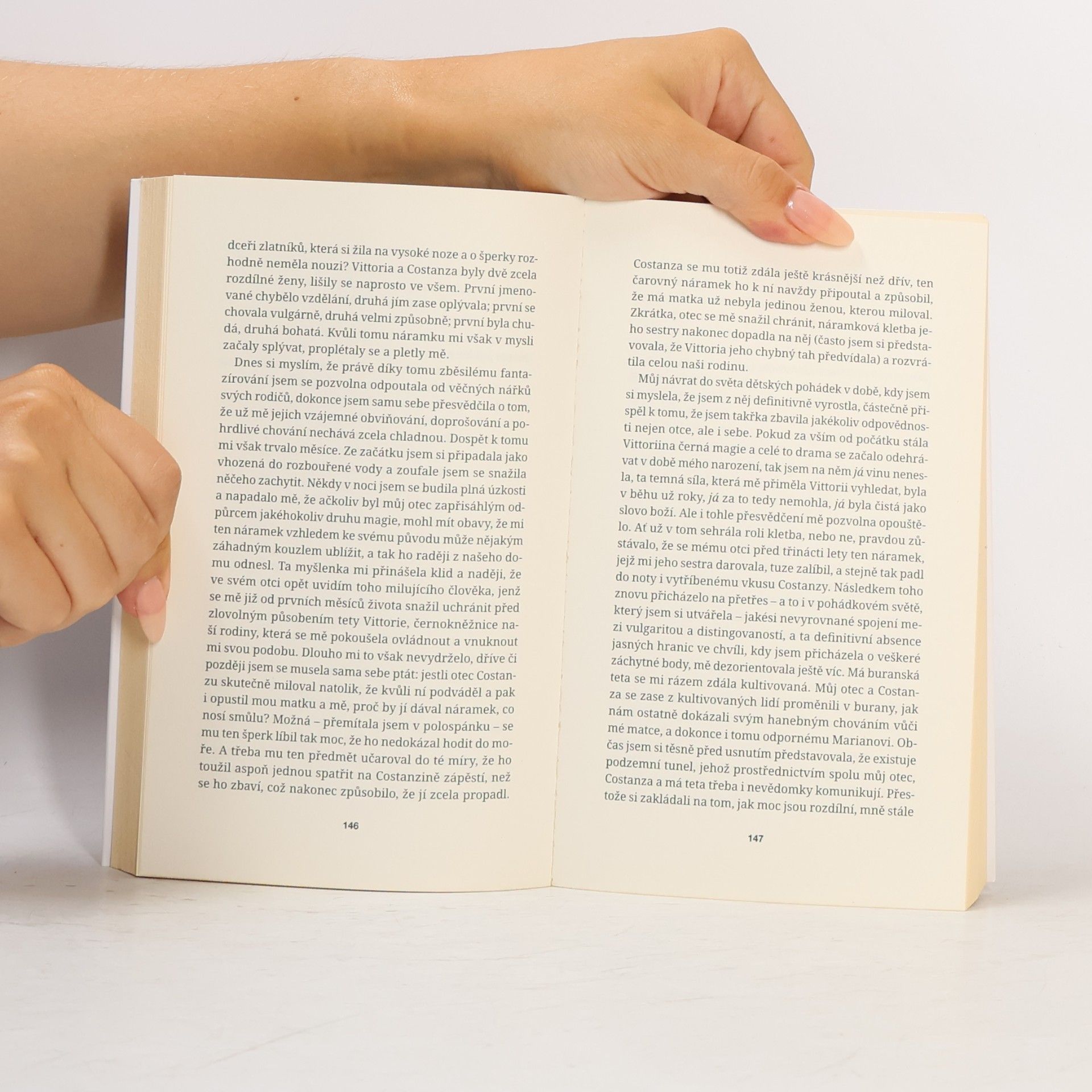 Elena Ferrante Prolhaný život dospělých