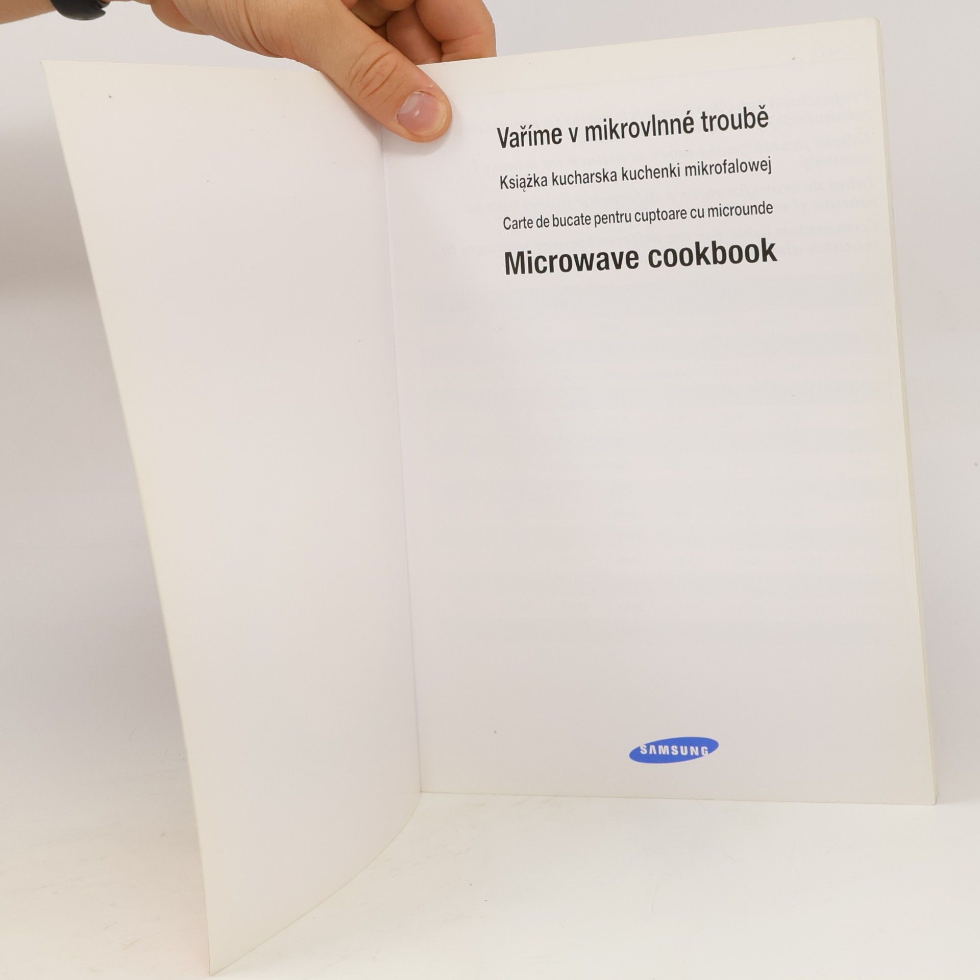 AA.VV. Vaříme v mikrovlnné troubě. Książka kucharska kuchenki mikrofalowej. Carte de bucate pentru cuptoare cu microunde. Microwave Cookbook