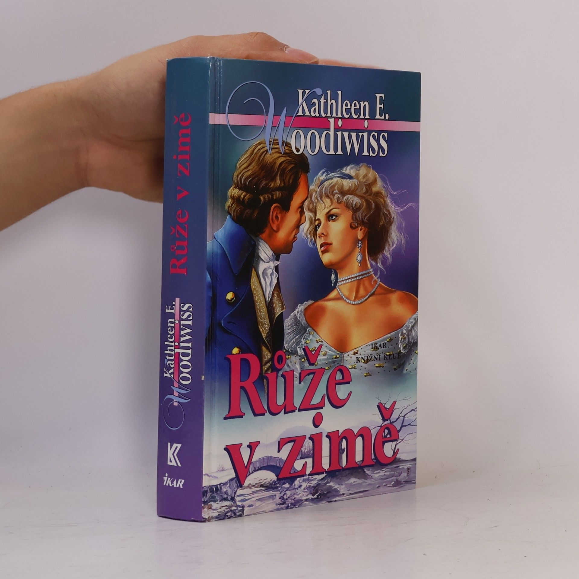 Kathleen E. Woodiwiss Růže v zimě