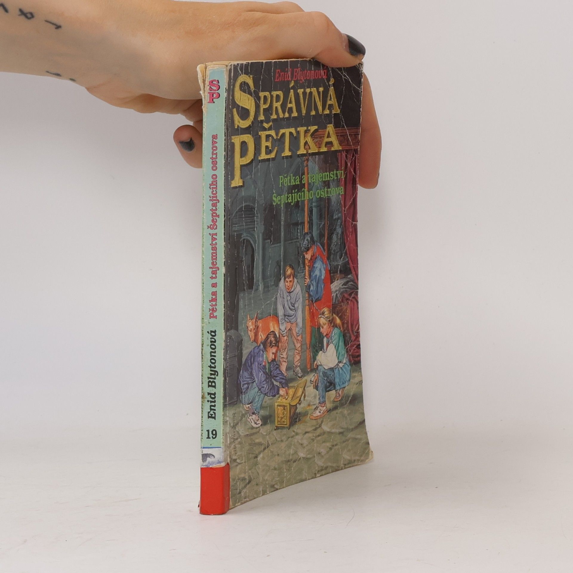 Enid Blyton Správná pětka. Pětka a tajemství Šeptajícího ostrova