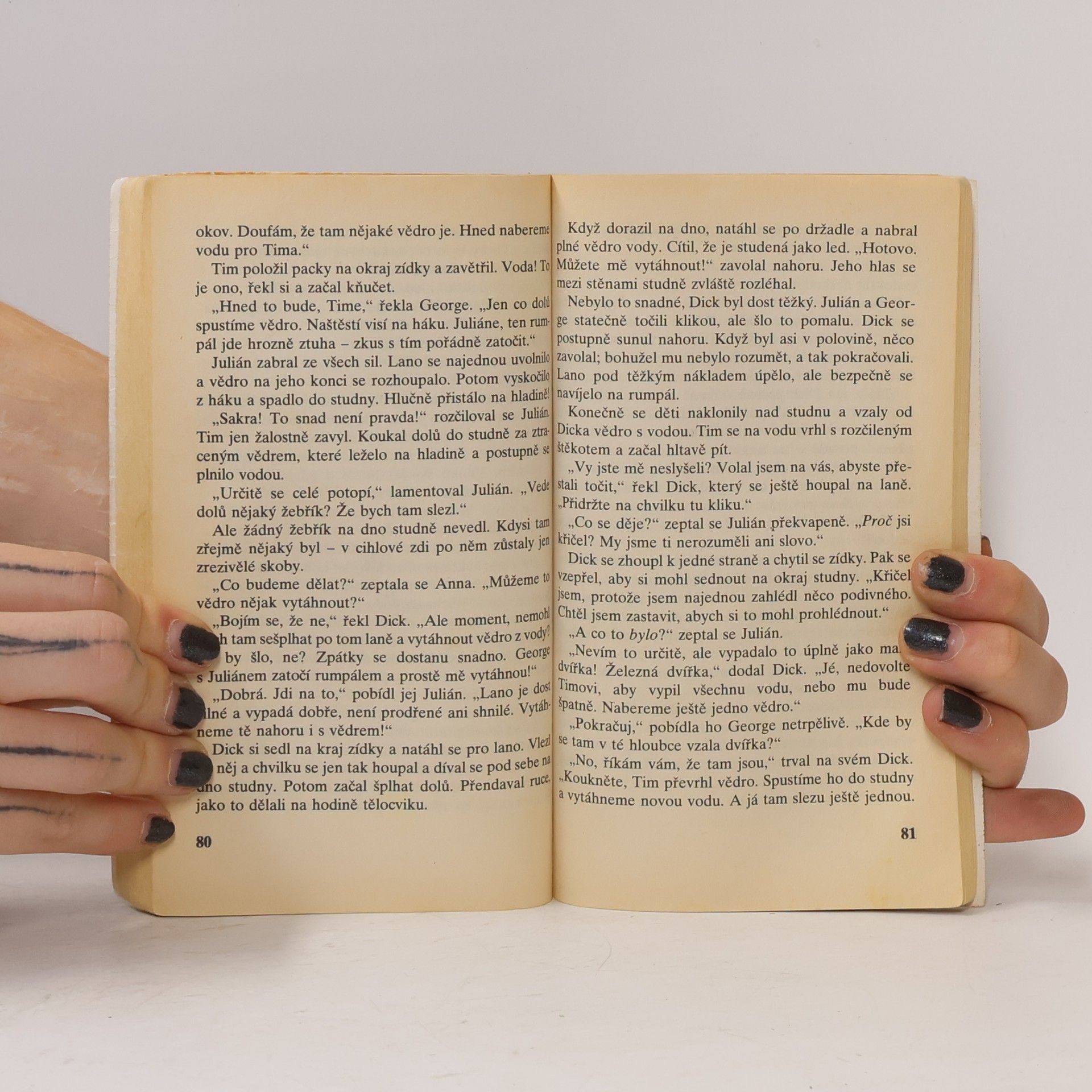 Enid Blyton Správná pětka. Pětka a tajemství Šeptajícího ostrova