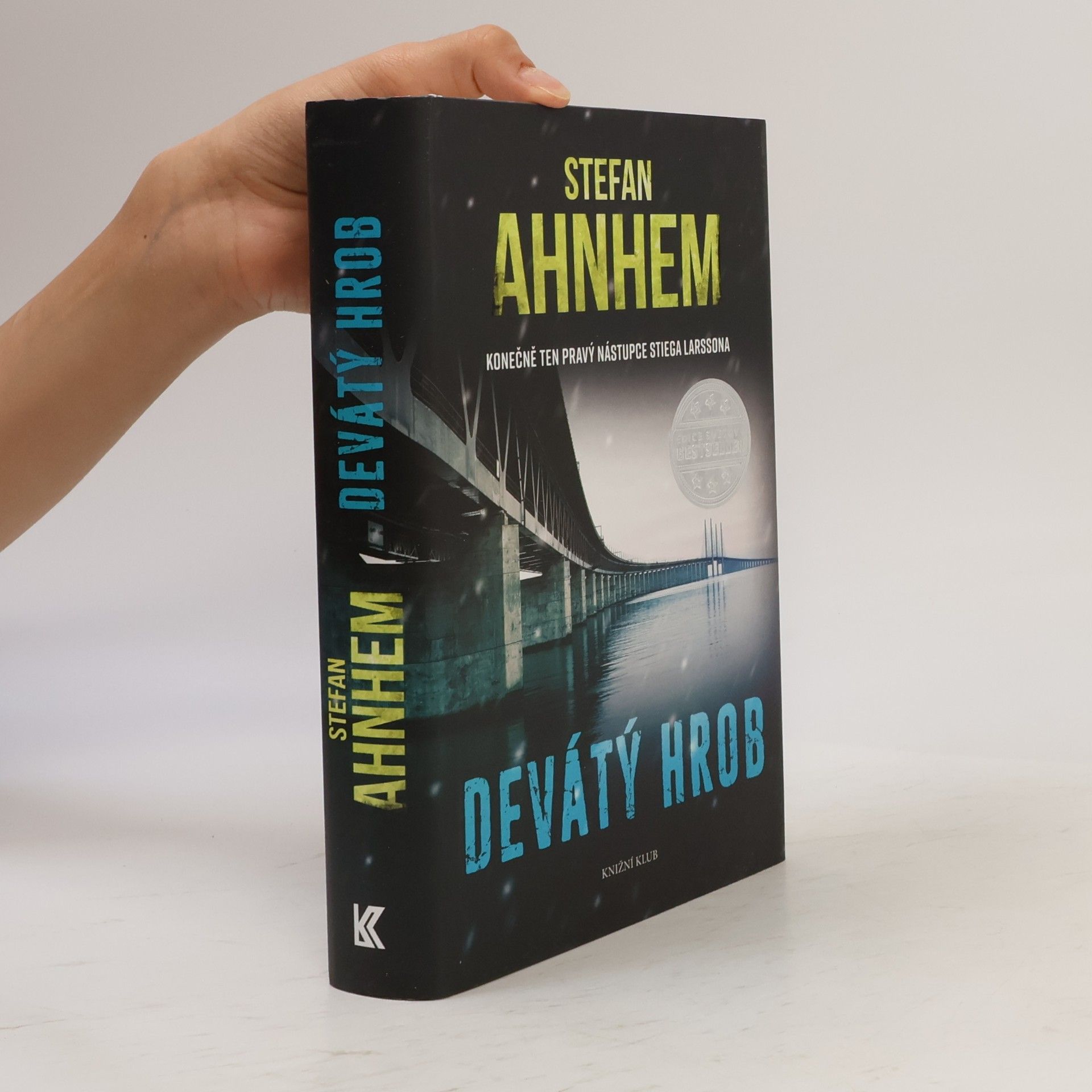 Stefan Ahnhem Devátý hrob