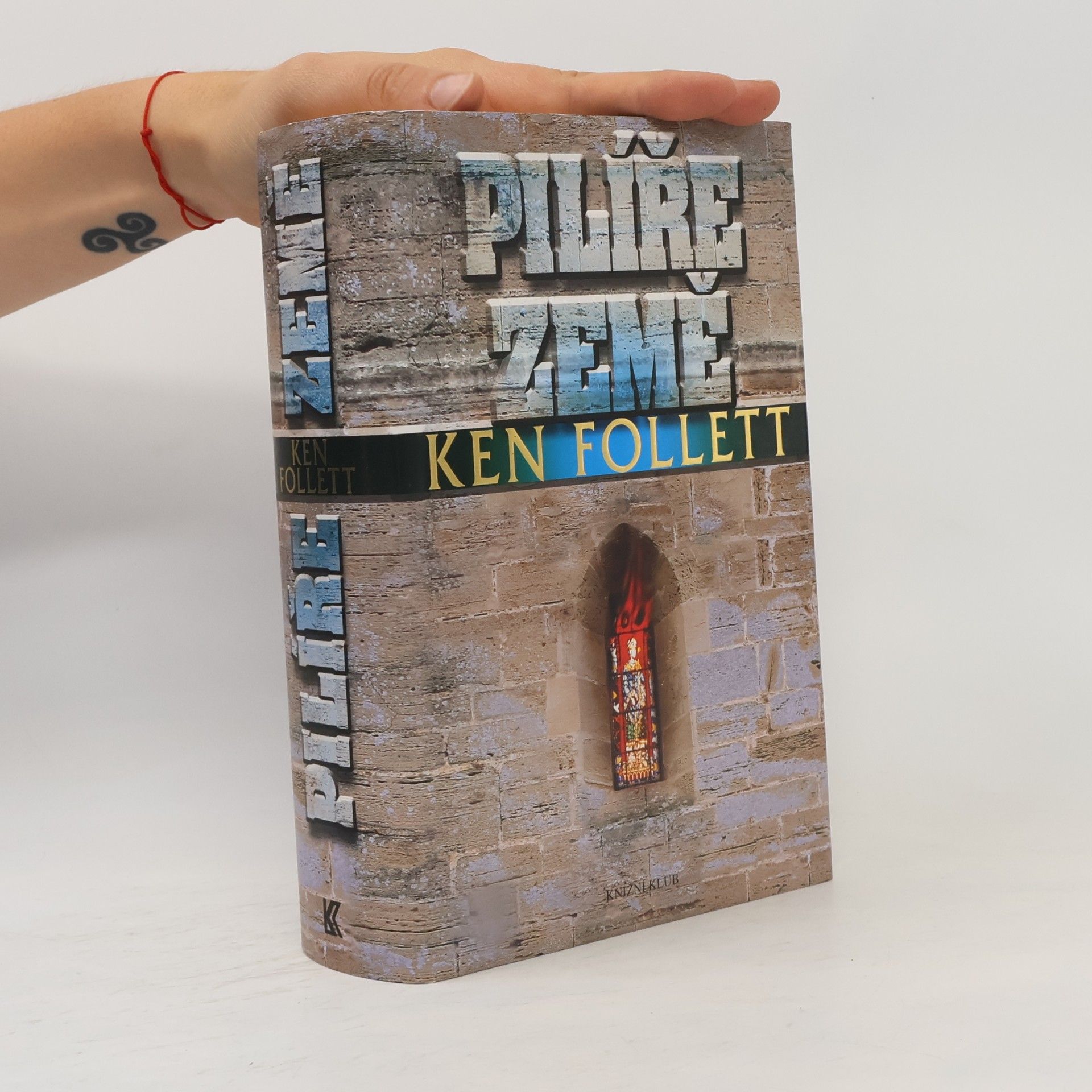 Ken Follett Pilíře země