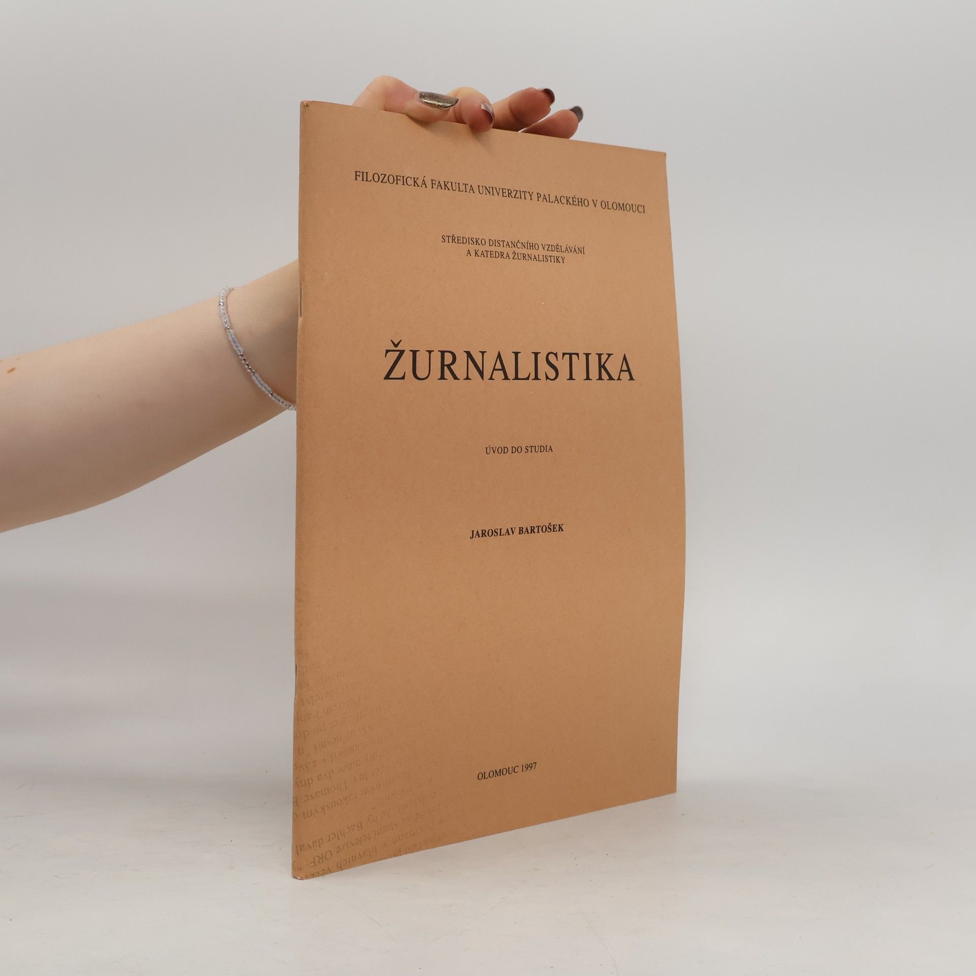 Z̆urnalistika. Úvod do studia