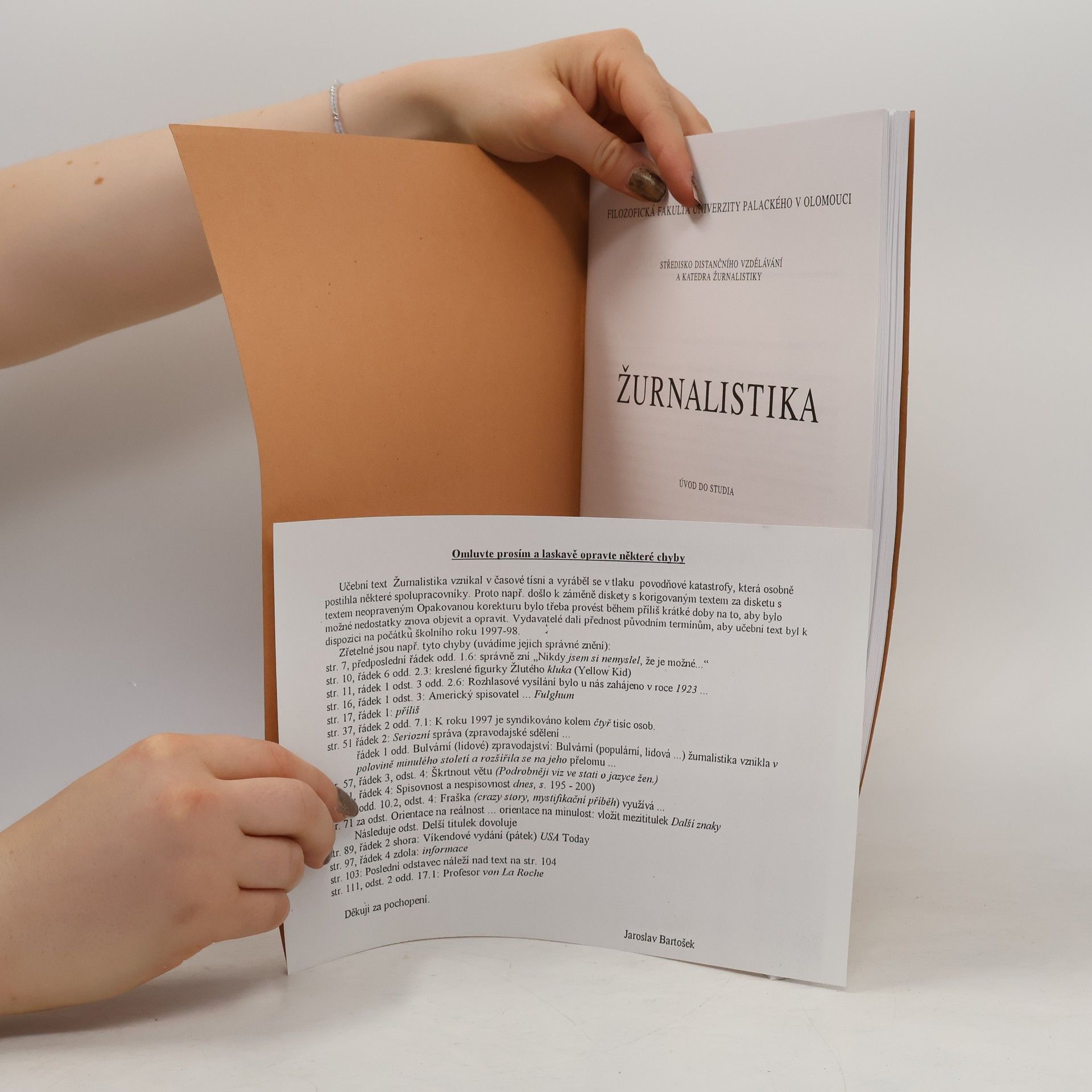 Jaroslav Bartošek Z̆urnalistika. Úvod do studia