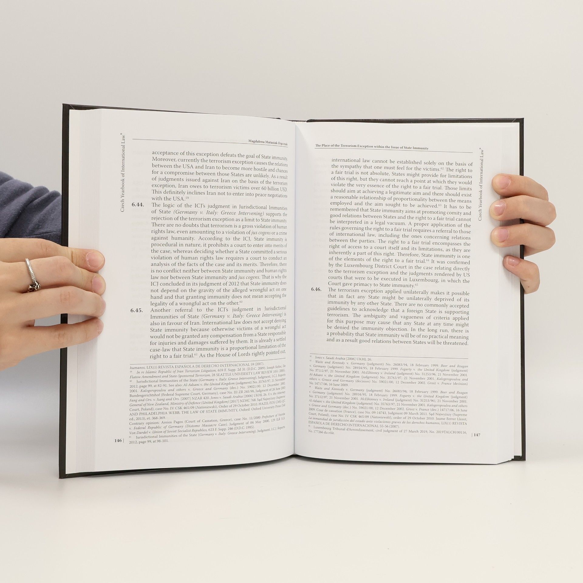 Alexander J. Bělohlávek Czech Yearbook of International Law : Volume XII, 2021 - Immunities and privileges