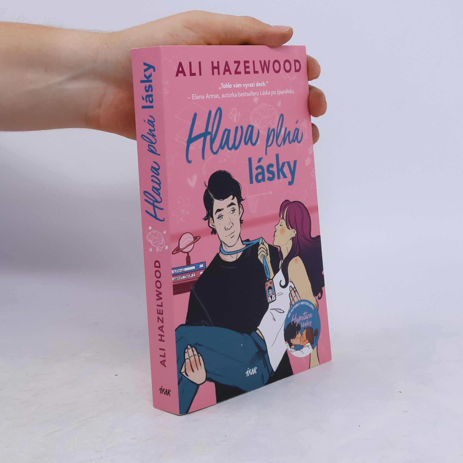 Ali Hazelwood Hlava plná lásky