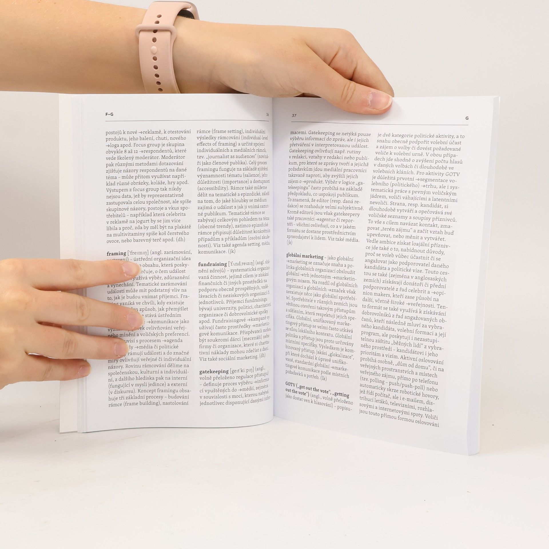 Jan Halada Marketingová komunikace a public relations: výklad pojmů a teorie oboru