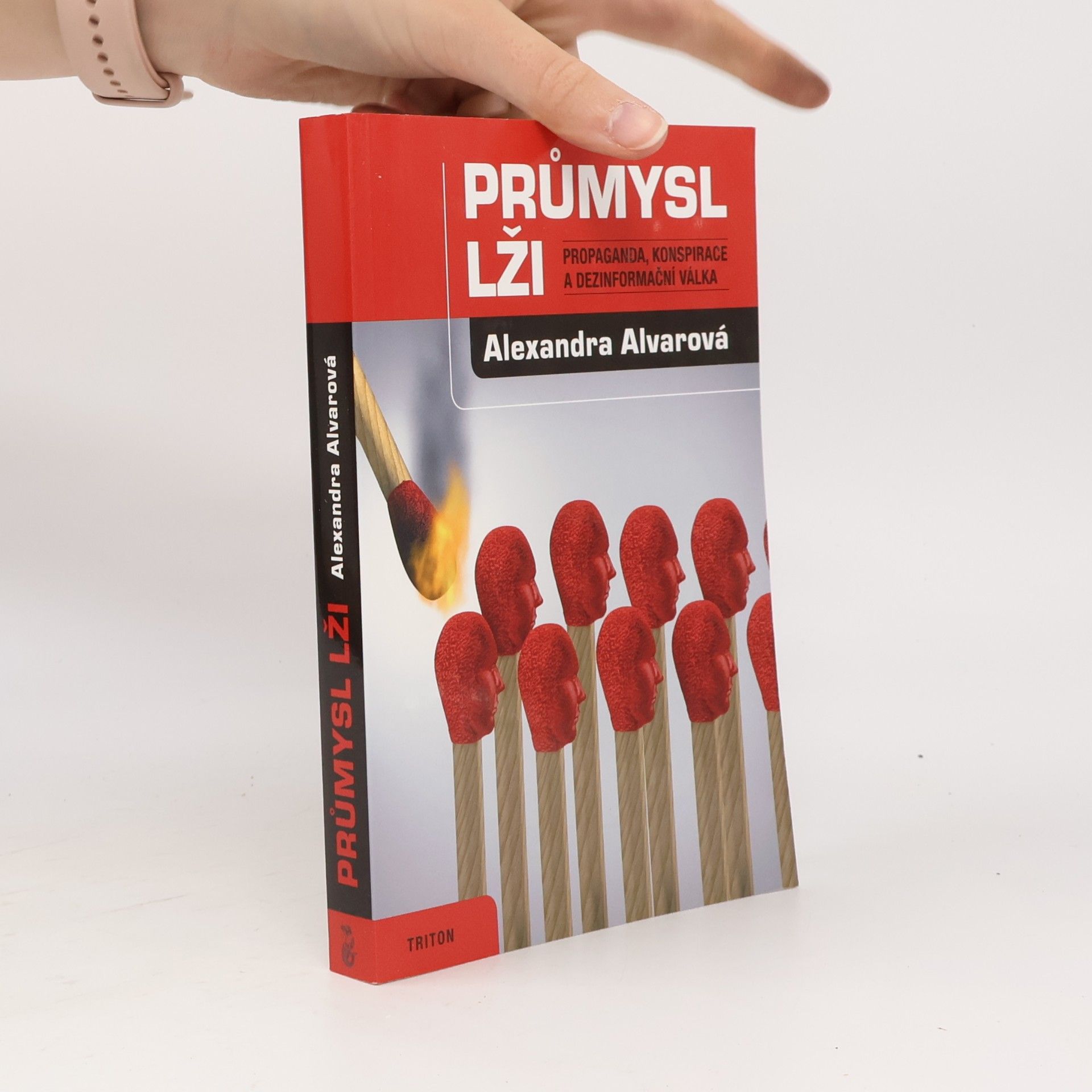 Alexandra Alvarová Průmysl lži: Propaganda, konspirace a dezinformační válka
