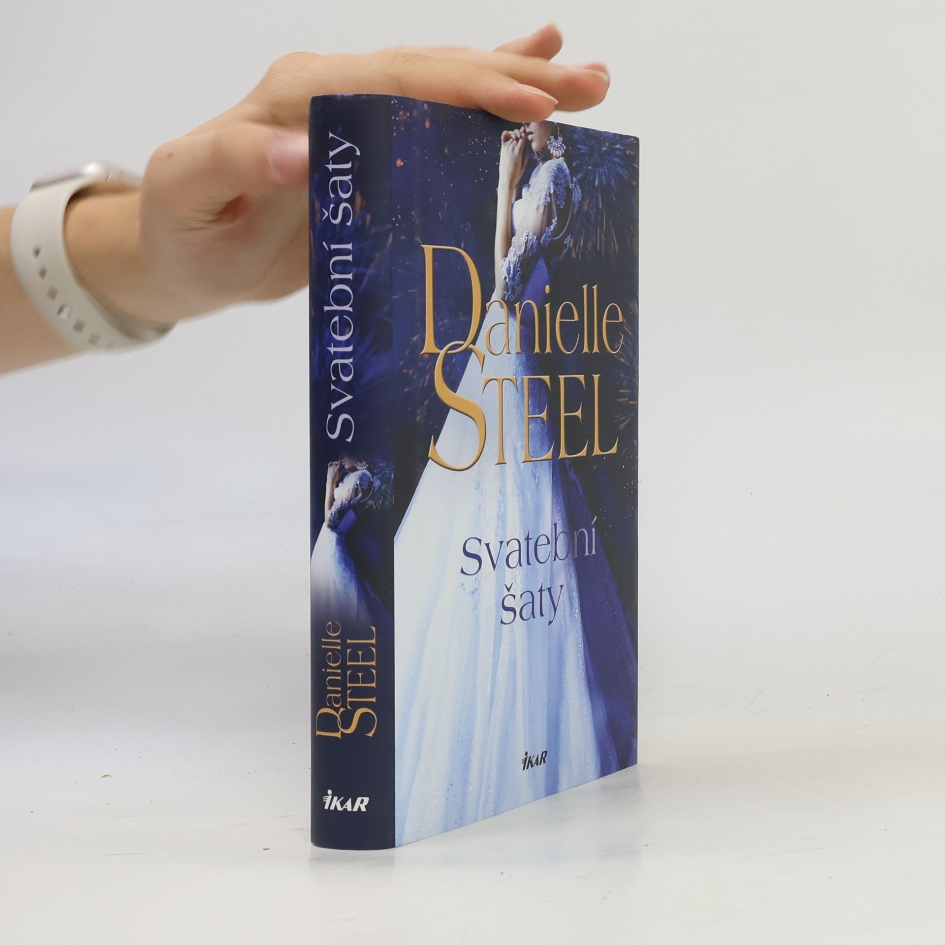 Danielle Steel Svatební šaty