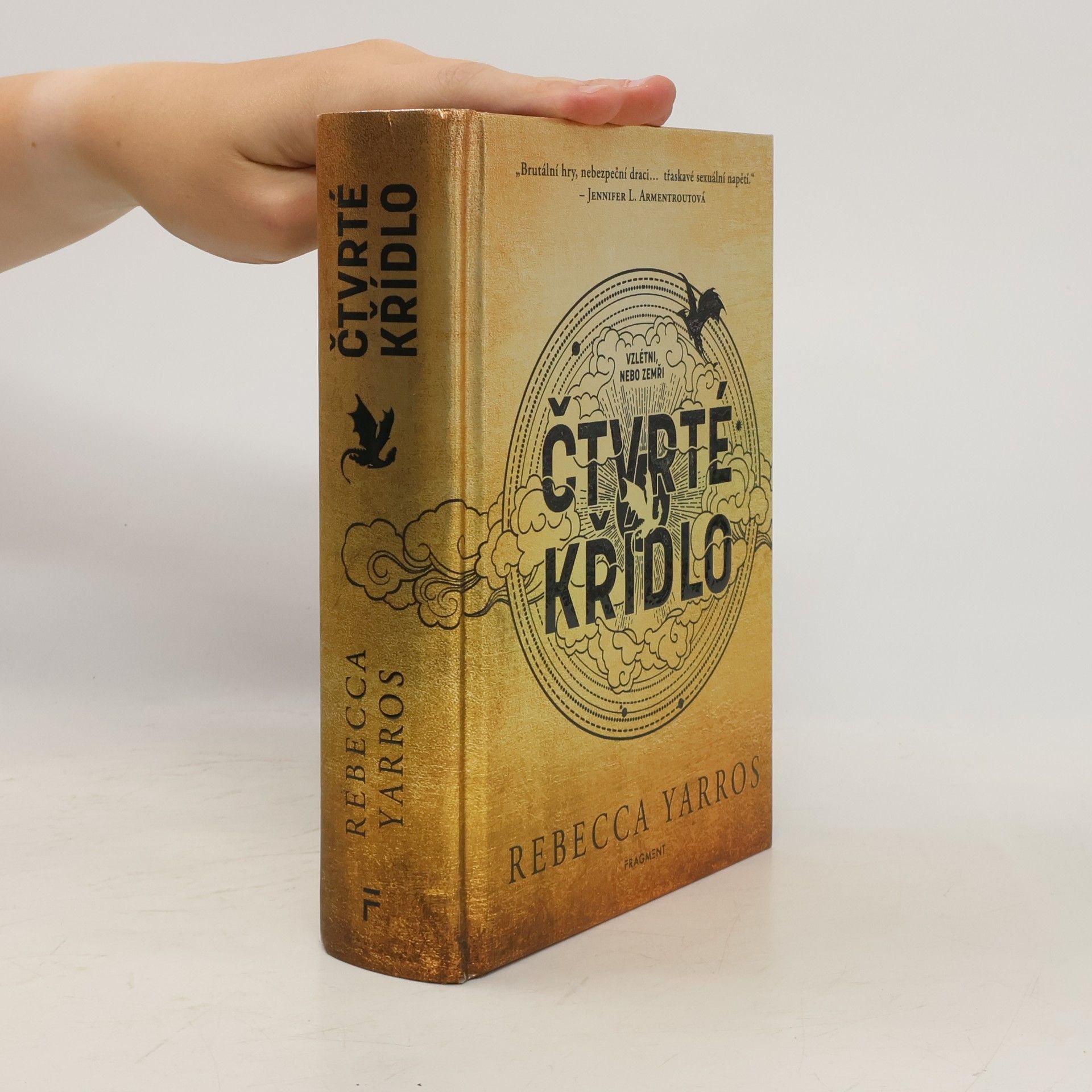 Rebecca Yarros Čtvrté křídlo