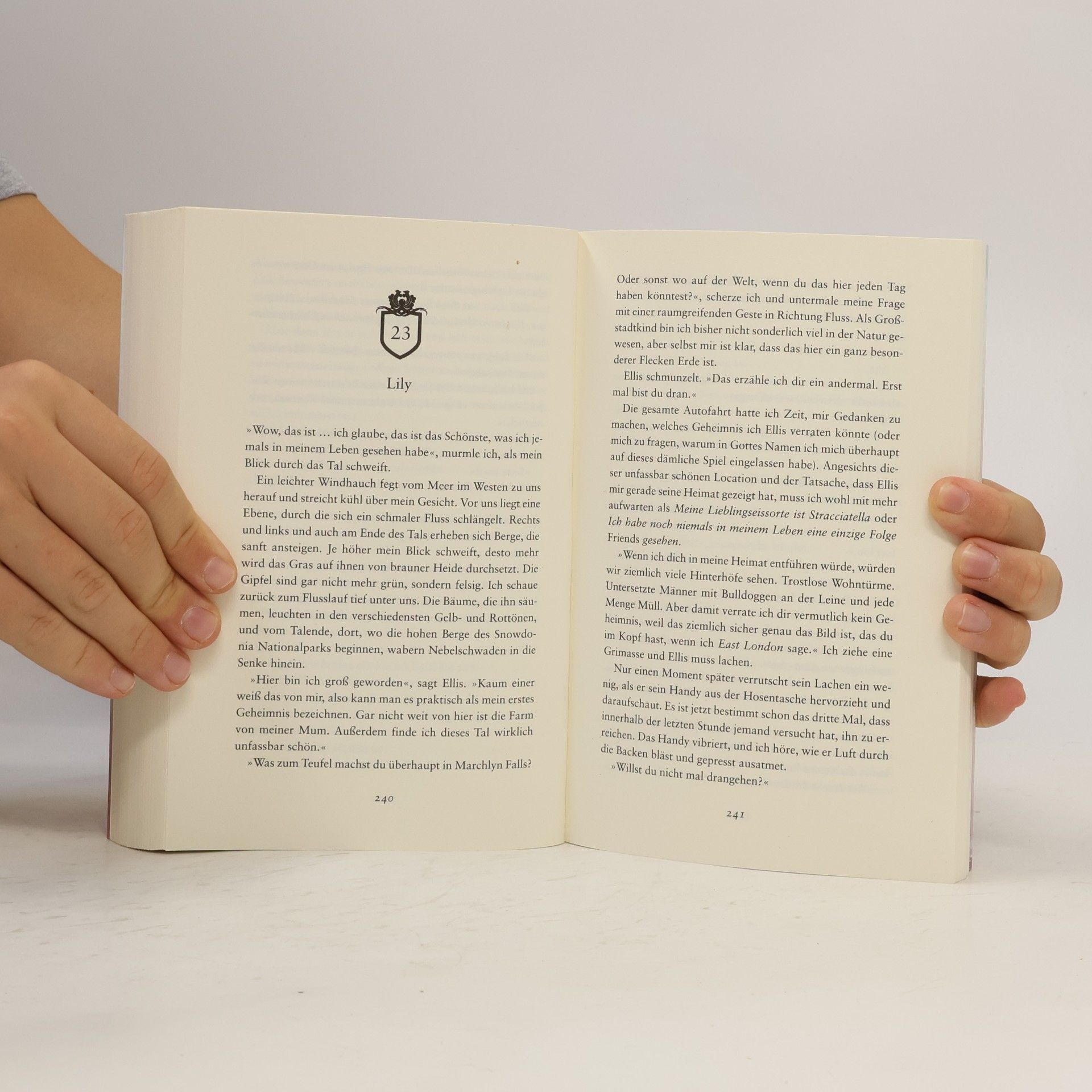 Emma Bellmore Hidden secrets / Bloomsbury Campus Bd.1