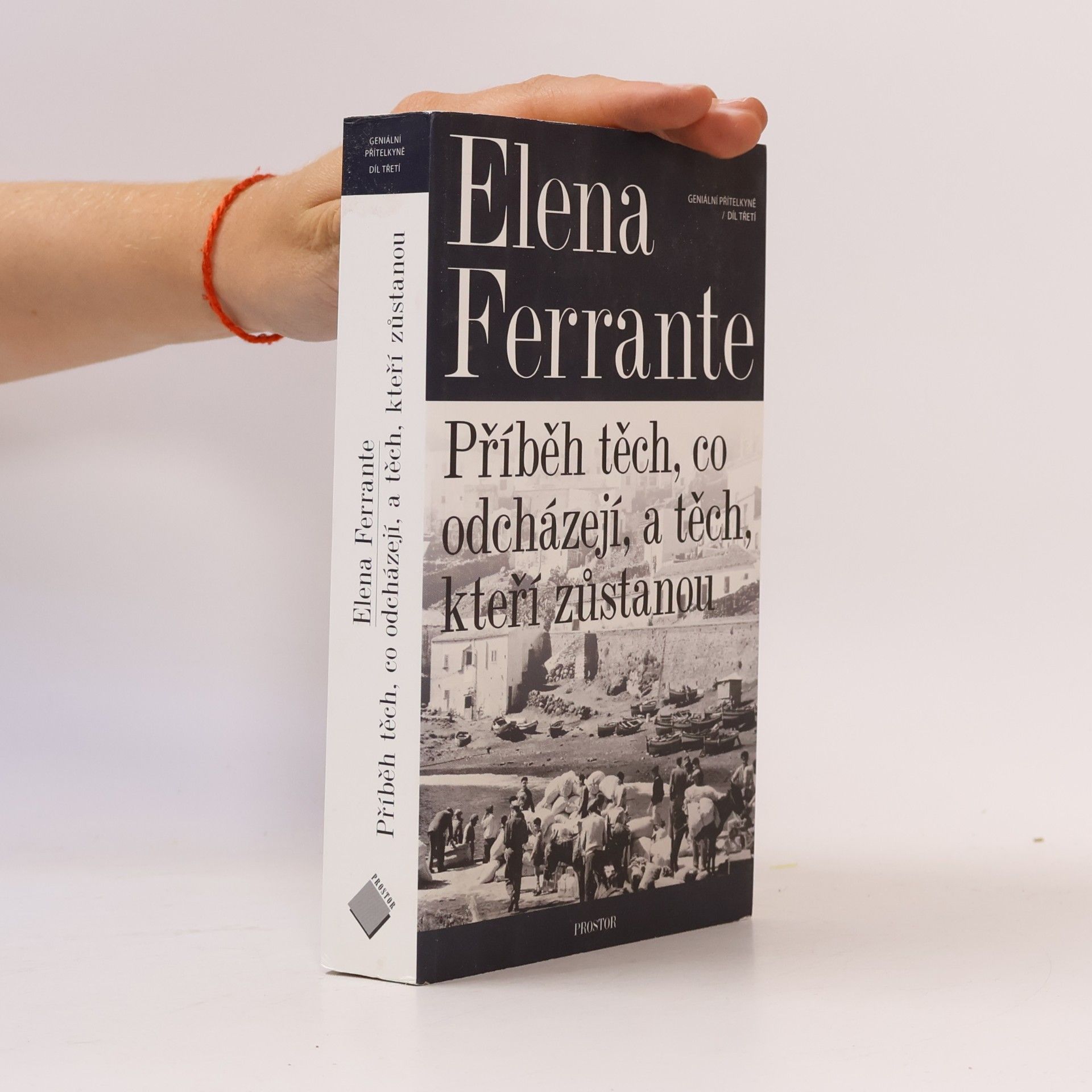 Elena Ferrante Geniální přítelkyně 3. Příběh těch, co odcházejí, a těch, kteří zůstanou